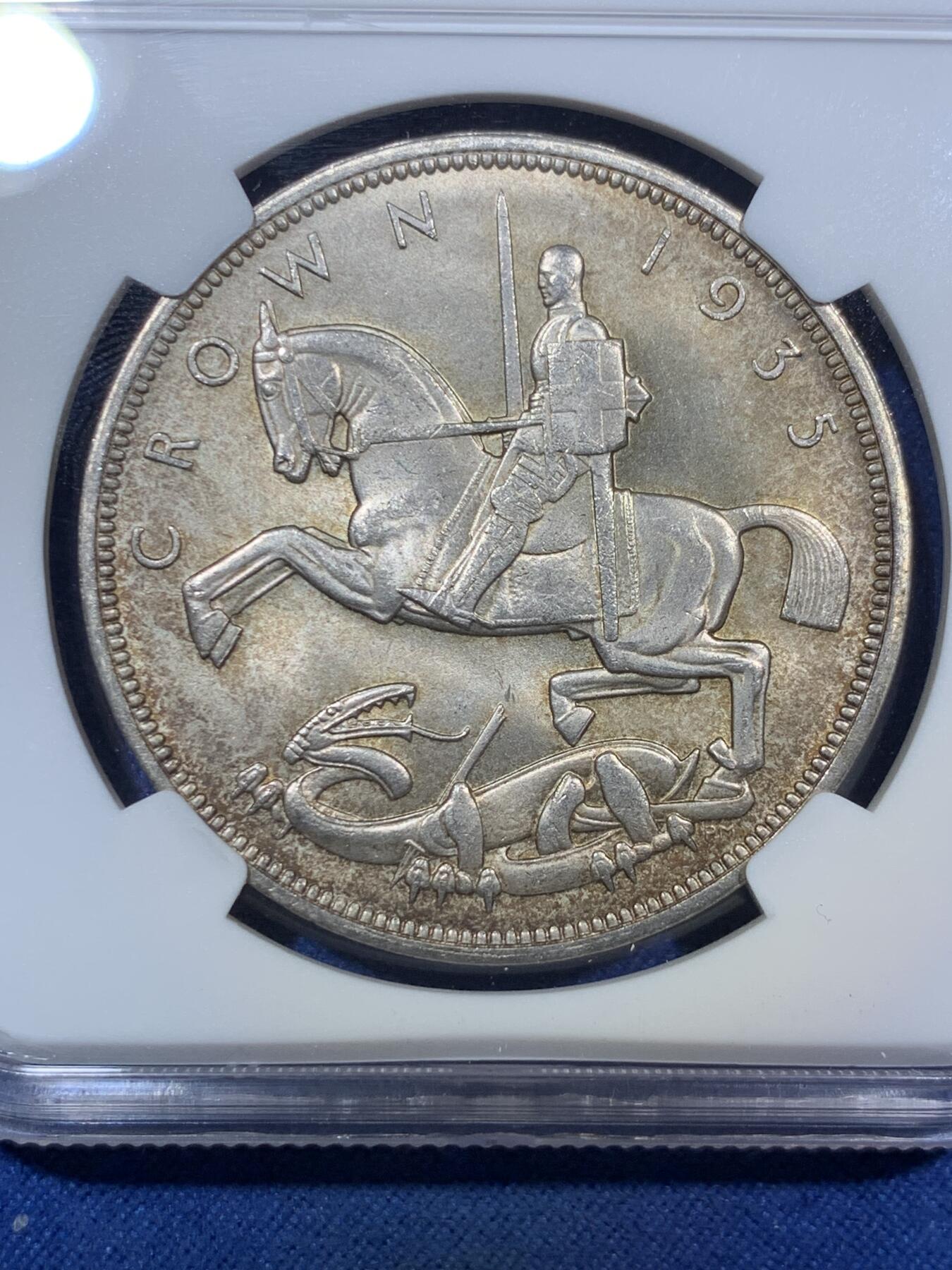 《竞宝斋》第294场- 周日，周一  2场连拍 （全场包邮） NGC MS63 英国1935年乔治五世木马剑1克朗银币