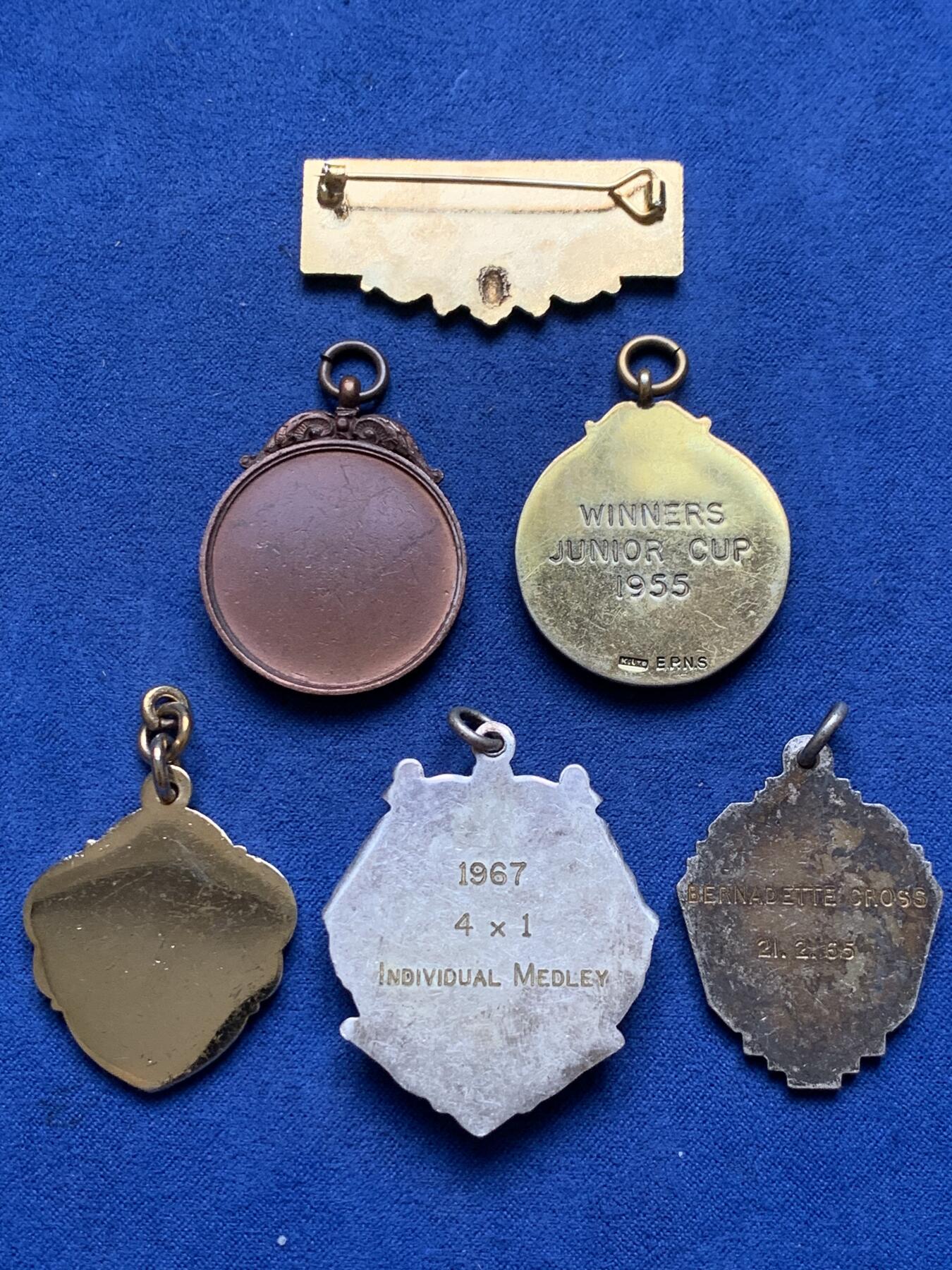 《竞宝斋》第294场- 周日，周一  2场连拍 （全场包邮） 外国纪念章一组 细节见图