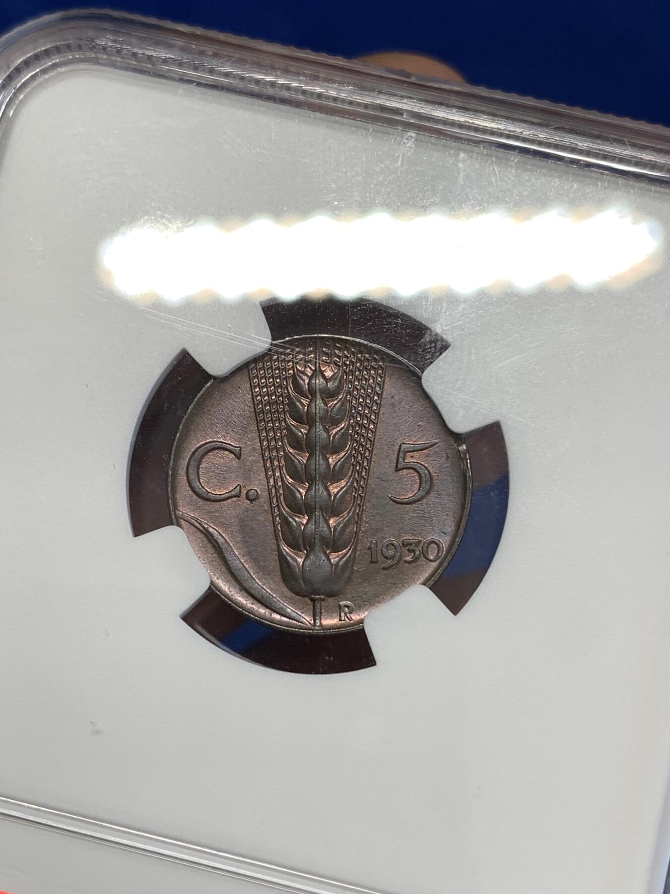 《竞宝斋》第294场- 周日，周一  2场连拍 （全场包邮） NGC MS63BN MINT ERROR! 1930 意大利5分 由于币坯缺陷 导致边缘处多处不规则 这个品种的错币非常少见 两面铜光充沛 铜色非常厚重 喜欢的不要错过！