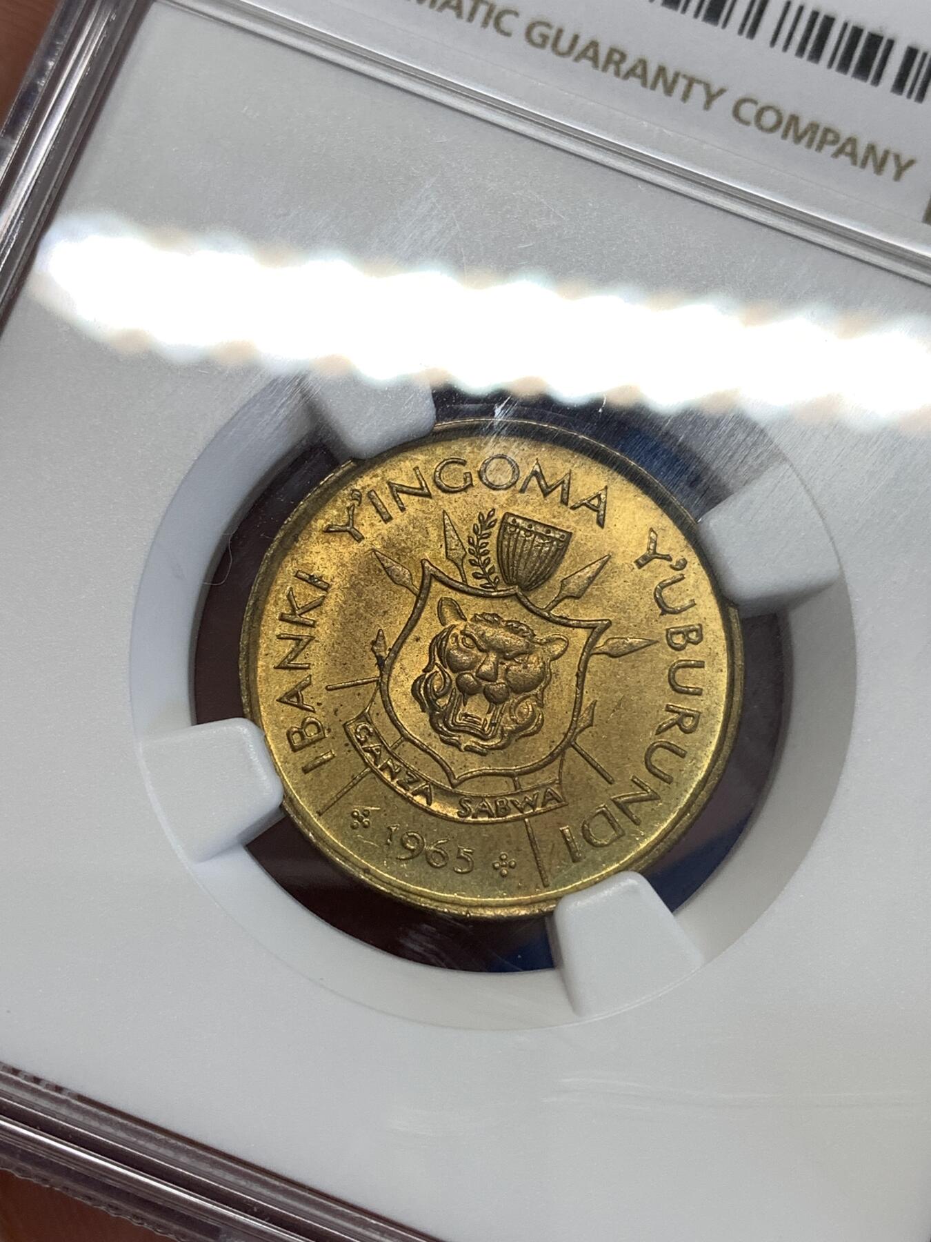 《竞宝斋》第294场- 周日，周一  2场连拍 （全场包邮） NGC MS64 1965 布隆迪1法郎 铜光充沛带淡彩 这个品种高分很难 64绝对可藏品相 非洲大热