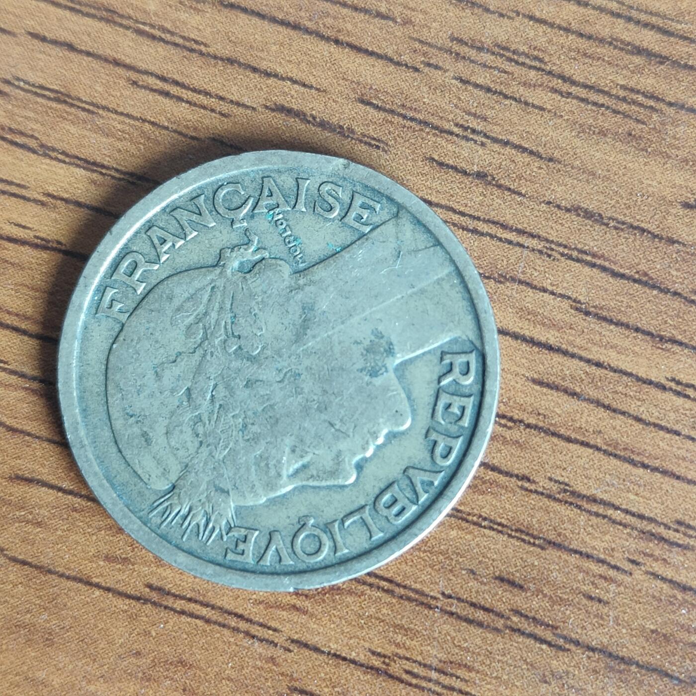 英雄古币捡漏专场第一期无押金可累计捡漏，全场50包邮，偏远地区除外。 1937年波兰硬币。