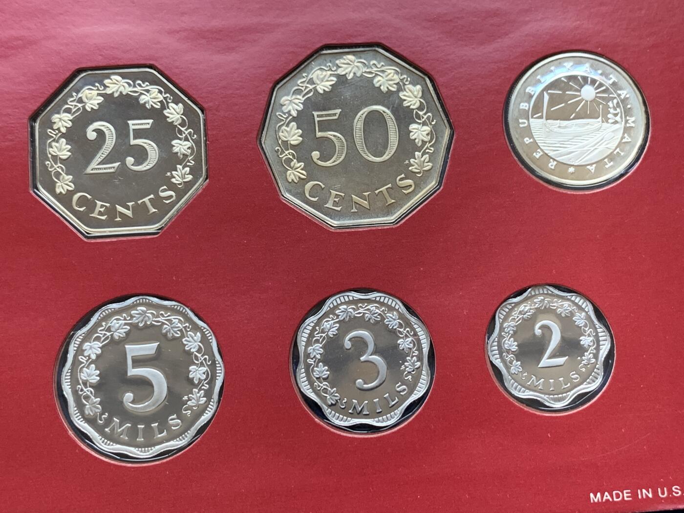 《竞宝斋》第294场- 周日，周一  2场连拍 （全场包邮） 1979 马耳他 精制套币 富兰克林造币厂原封装 保存完好无氧化 这套亮点在于比其他年份多了一枚仅在套币中出现的银质1M主币 光这一枚就要150+