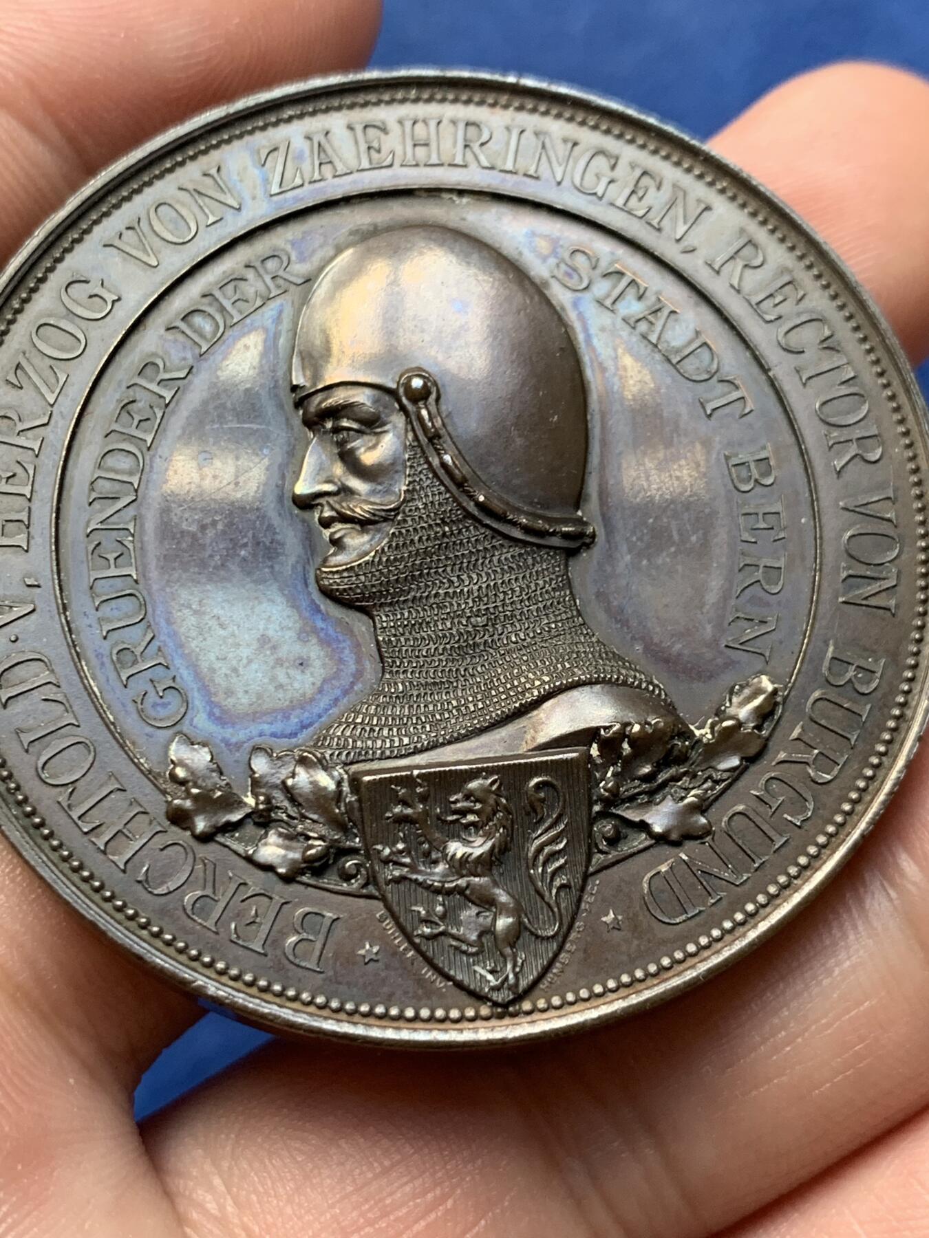 《竞宝斋》第294场- 周日，周一  2场连拍 （全场包邮） 1891年瑞士伯尔尼建城700周年纪念大铜章 直径50mm 高点完美 底板镜面感很强的一枚！