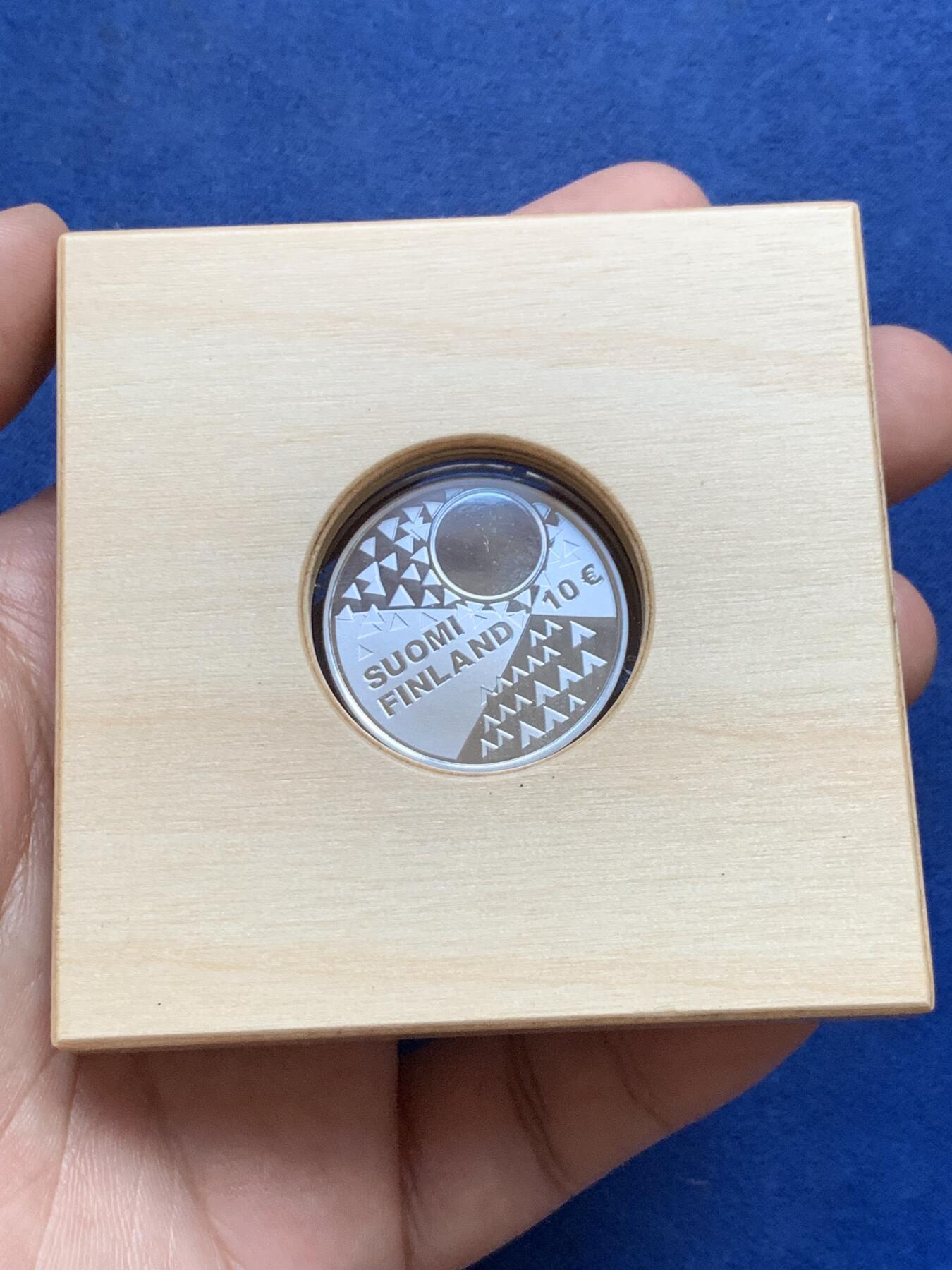 《竞宝斋》第294场- 周日，周一  2场连拍 （全场包邮） 2018年 芬兰 10欧元 撒西咪文化纪念 发行数量：8000 银0.5 10克 原盒证