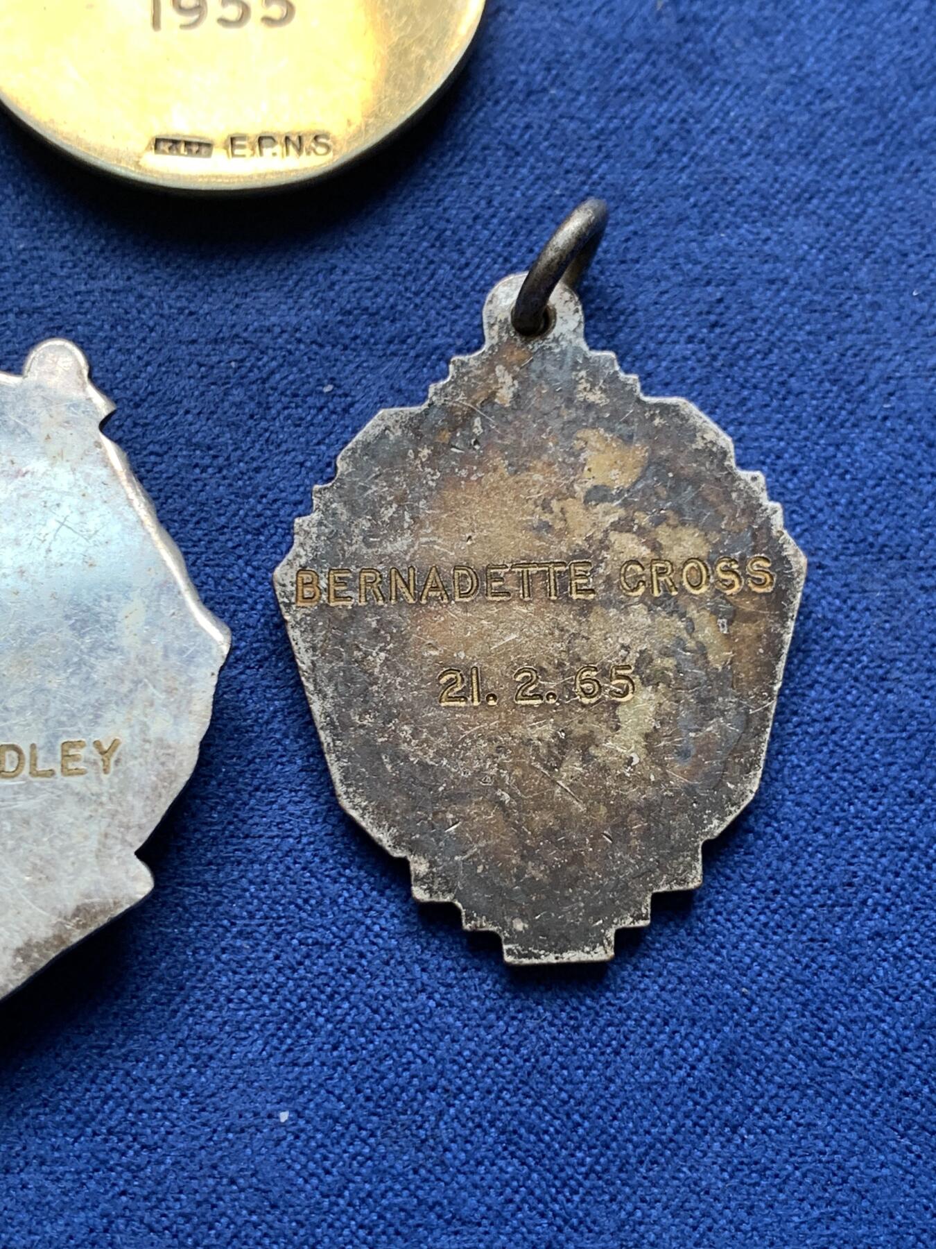 《竞宝斋》第294场- 周日，周一  2场连拍 （全场包邮） 外国纪念章一组 细节见图