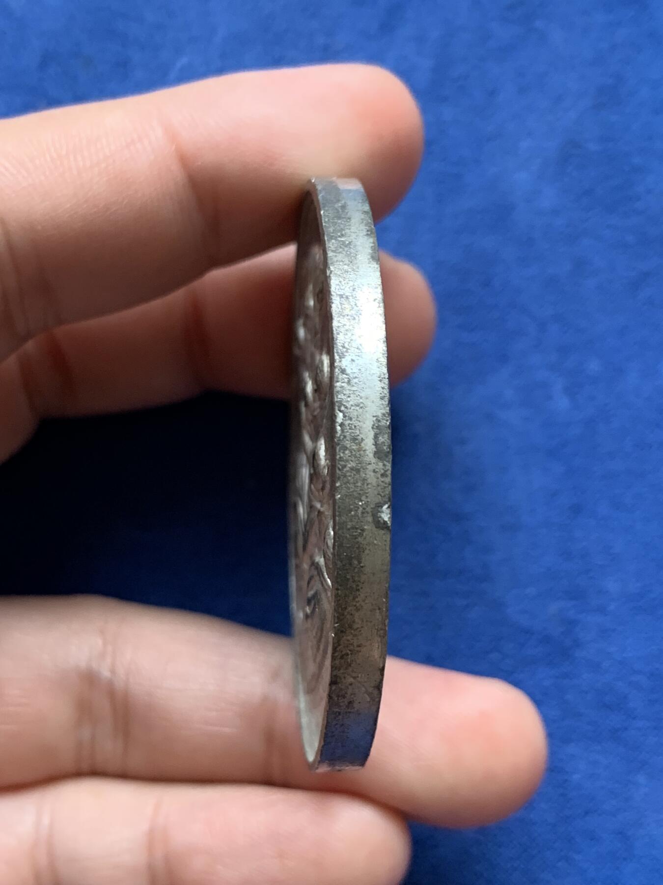 《竞宝斋》第294场- 周日，周一  2场连拍 （全场包邮） 两枚一组 1935乔五+1909宗教纪念章一对 WM金属材质 51.1mm 38.8克 38.5mm19.5克 1935有不平