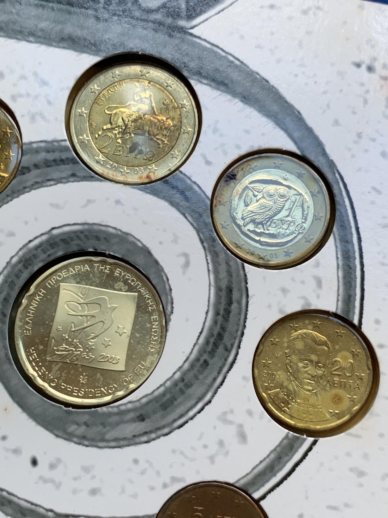 《竞宝斋》第294场- 周日，周一  2场连拍 （全场包邮） 稀少！ 2003 希腊 官方特殊纪念版MS 在普通欧元套币的基础上还多了一枚10欧元银币 纪念2003年希腊作为欧盟轮值主席国 市面首见 国外价极高