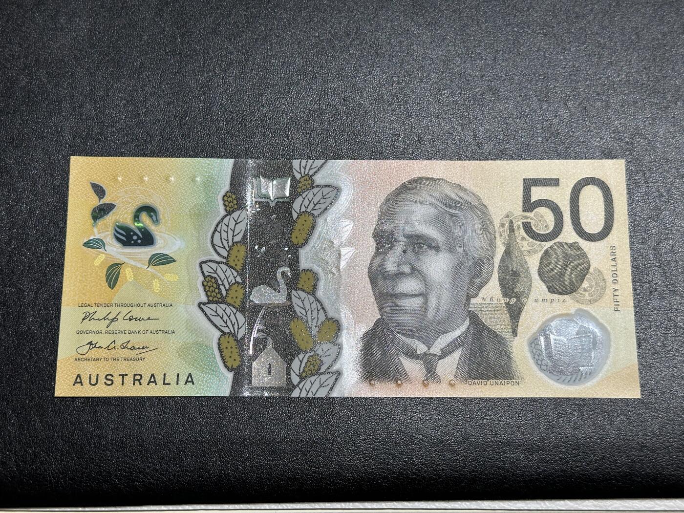 《外钞收藏家》第三百九十八期 2018年澳大利亚50元 AA冠 全新UNC 轻微点钞痕