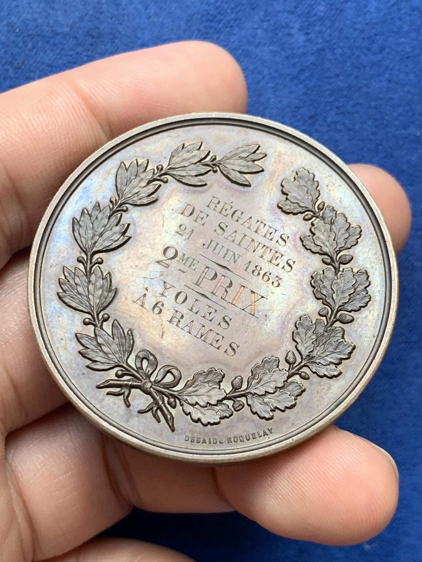 《竞宝斋》第294场- 周日，周一  2场连拍 （全场包邮） 1863年法兰西第二帝国拿破仑三世铜章 帆船比赛奖章 木质原盒 原汁原味的品相 直径45.5mm 重量43.2克