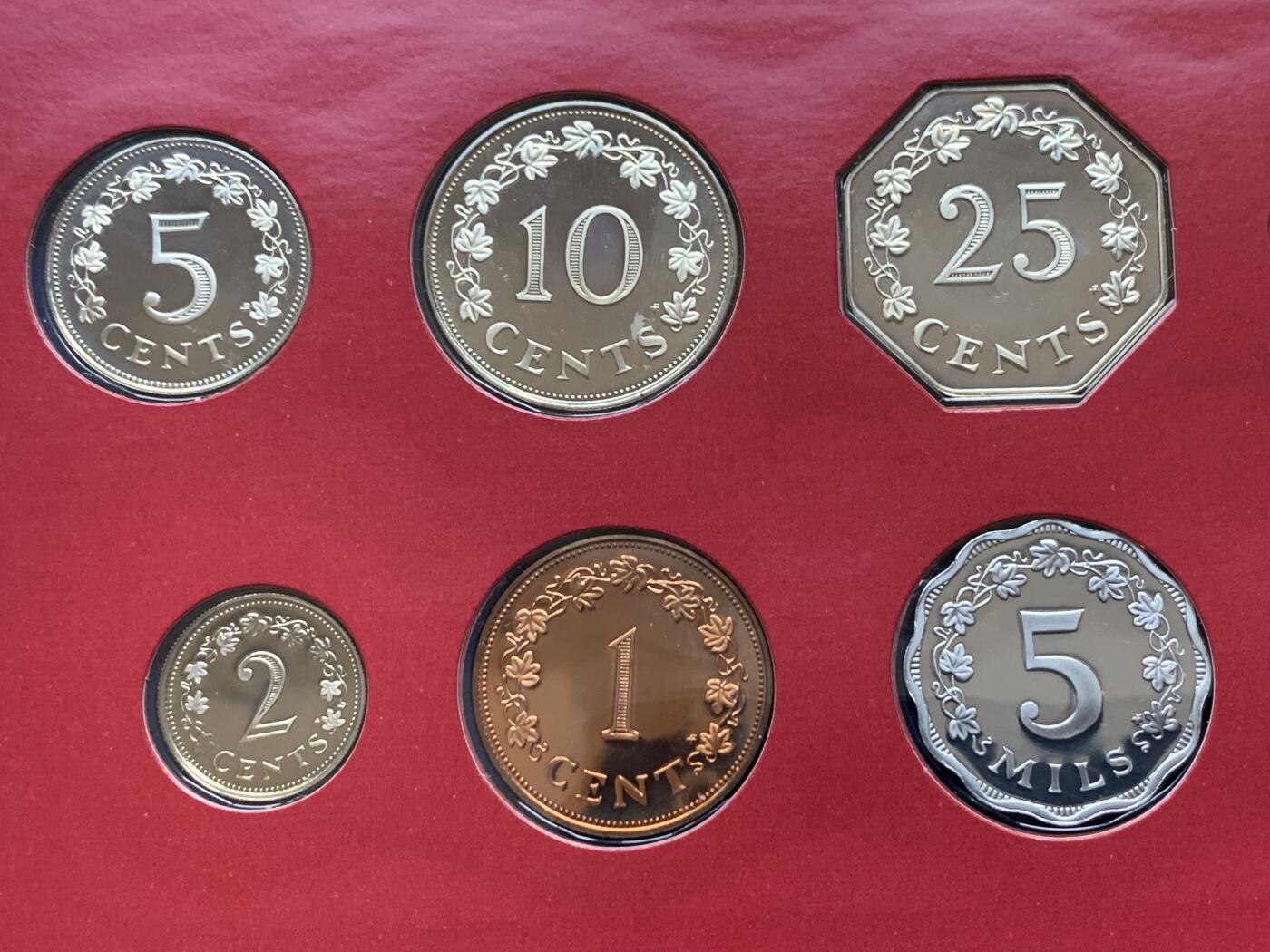 《竞宝斋》第294场- 周日，周一  2场连拍 （全场包邮） 1979 马耳他 精制套币 富兰克林造币厂原封装 保存完好无氧化 这套亮点在于比其他年份多了一枚仅在套币中出现的银质1M主币 光这一枚就要150+