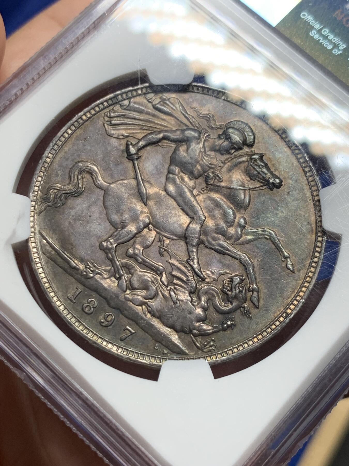 《竞宝斋》第294场- 周日，周一  2场连拍 （全场包邮） NGC AU55 英国1897年维多利亚披纱马剑1克朗银币