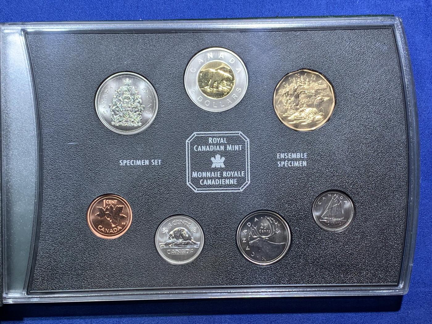 《竞宝斋》第294场- 周日，周一  2场连拍 （全场包邮） 2002 加拿大 特殊样币套装 这一套和普通的MS完全不同 采用的是反精制reverse proof工艺 图案都是加拿大有代表性的动物 送评都会写SP 非常少见