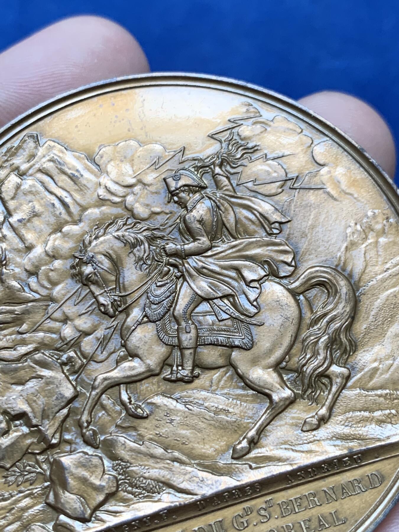 《竞宝斋》第294场- 周日，周一  2场连拍 （全场包邮） 法国 1800年 拿破仑法伦哥战役 大铜章 59mm直径91克 设计恢宏