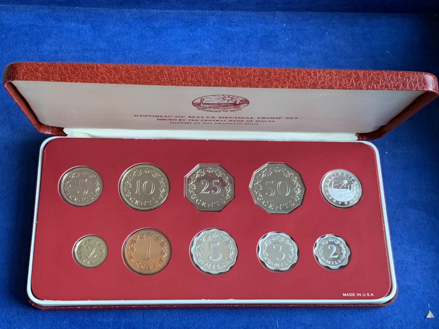 《竞宝斋》第294场- 周日，周一  2场连拍 （全场包邮） 1979 马耳他 精制套币 富兰克林造币厂原封装 保存完好无氧化 这套亮点在于比其他年份多了一枚仅在套币中出现的银质1M主币 光这一枚就要150+