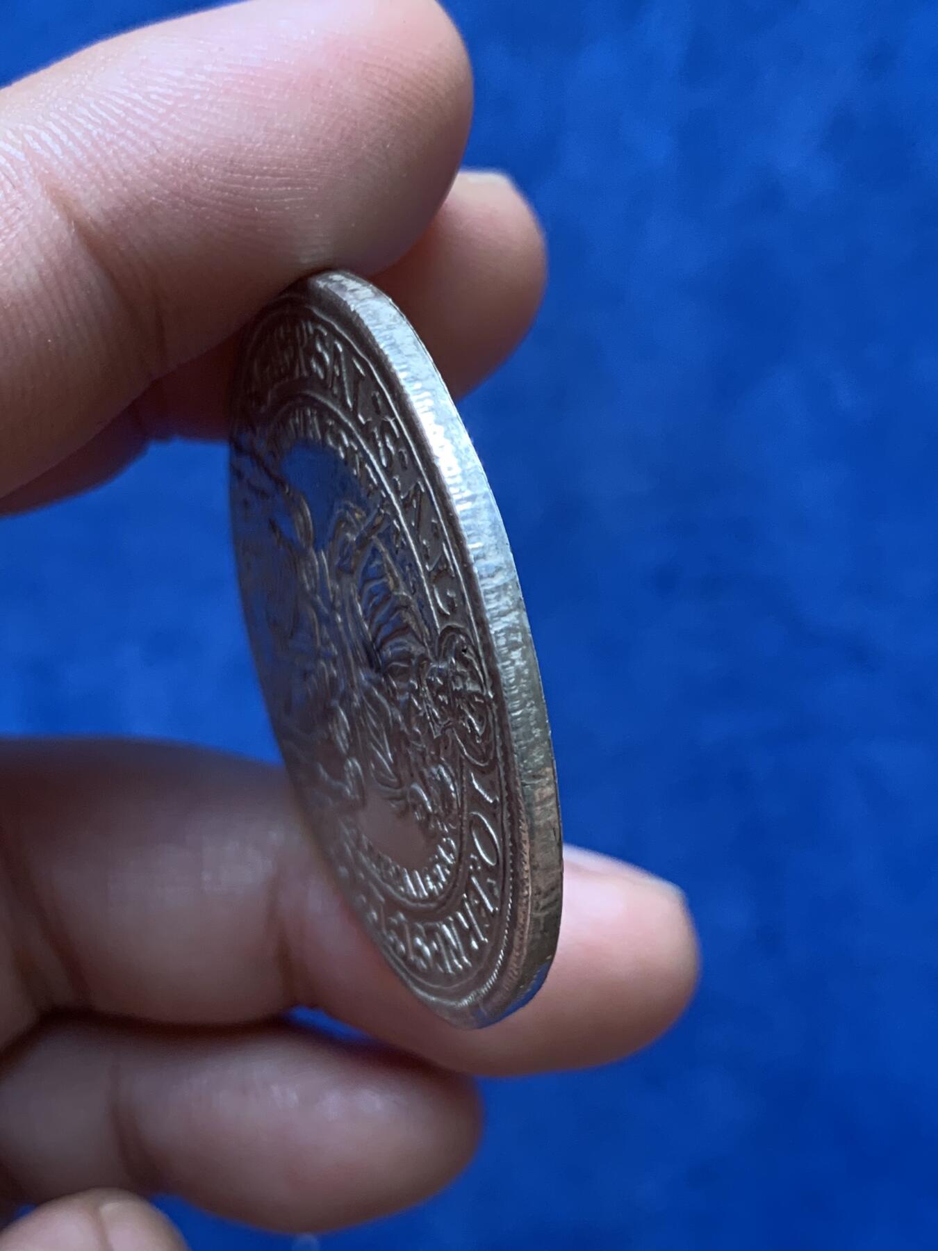 《竞宝斋》第294场- 周日，周一  2场连拍 （全场包邮） 神圣罗马帝国 1696 萨尔茨堡 圣母抱婴泰勒 大银币 细节见图