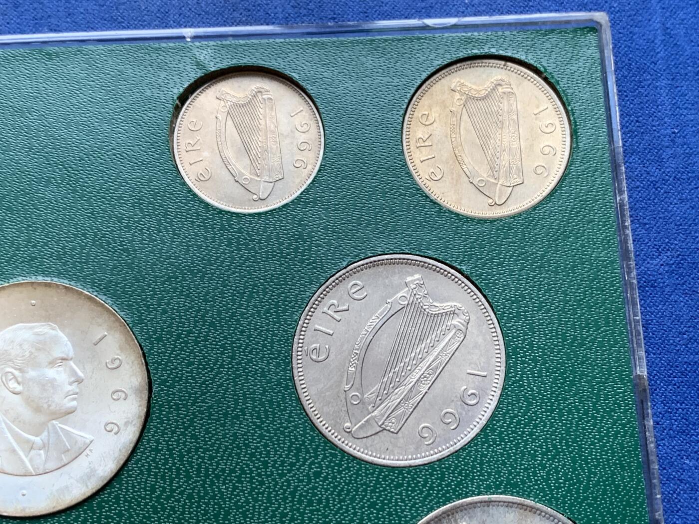 《竞宝斋》第294场- 周日，周一  2场连拍 （全场包邮） 1966年爱尔兰流通银镍铜套币大全 经典的动物系列铜币镍币+都柏林起义纪念银币，全部未使用品，铜币全部原铜光，册装极少