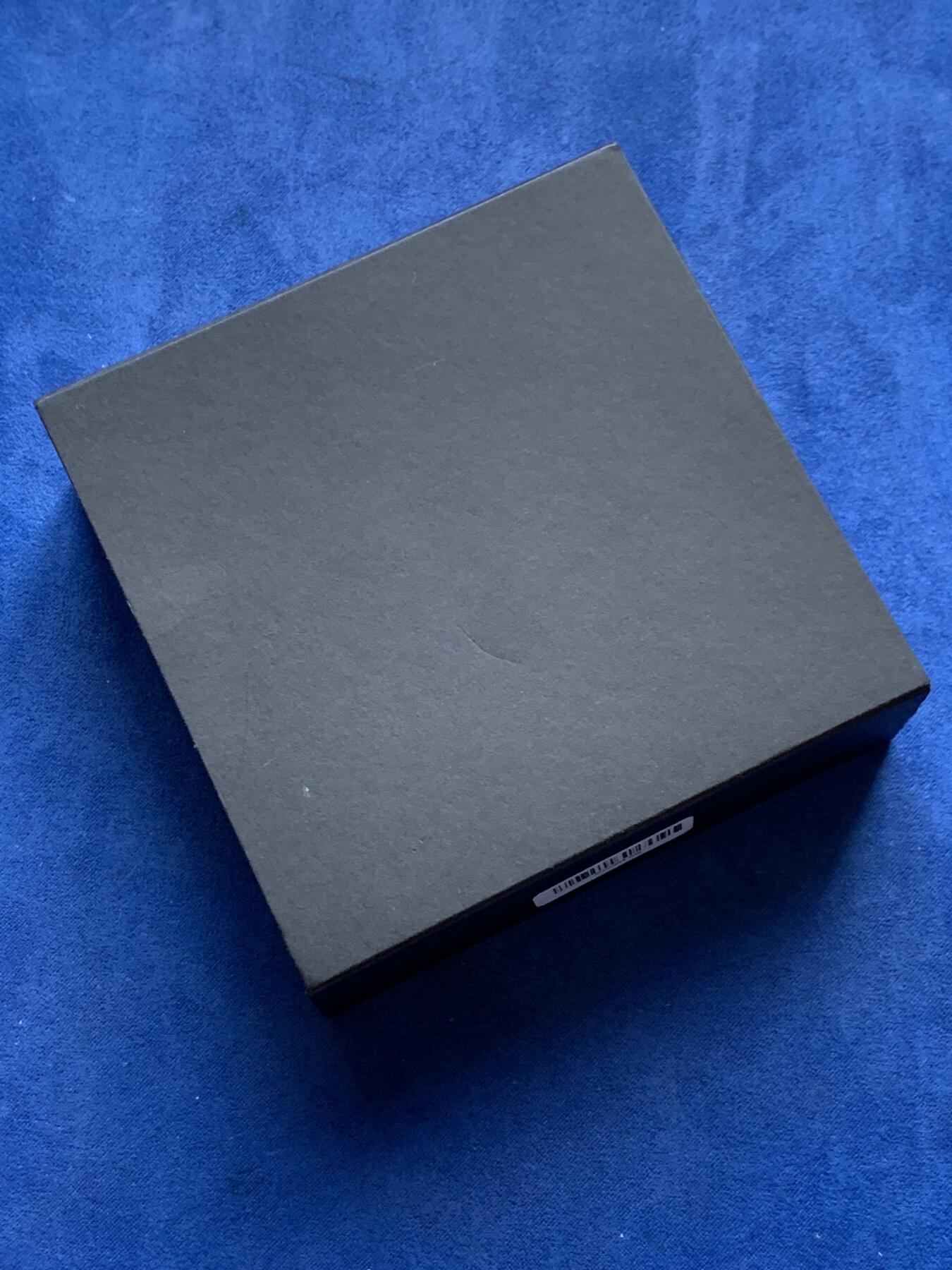 《竞宝斋》第294场- 周日，周一  2场连拍 （全场包邮） 纽埃2021年电子邮件50周年2元纪念银币 一盎司999银 发行量仅500枚 币面回车键的设计富有新意