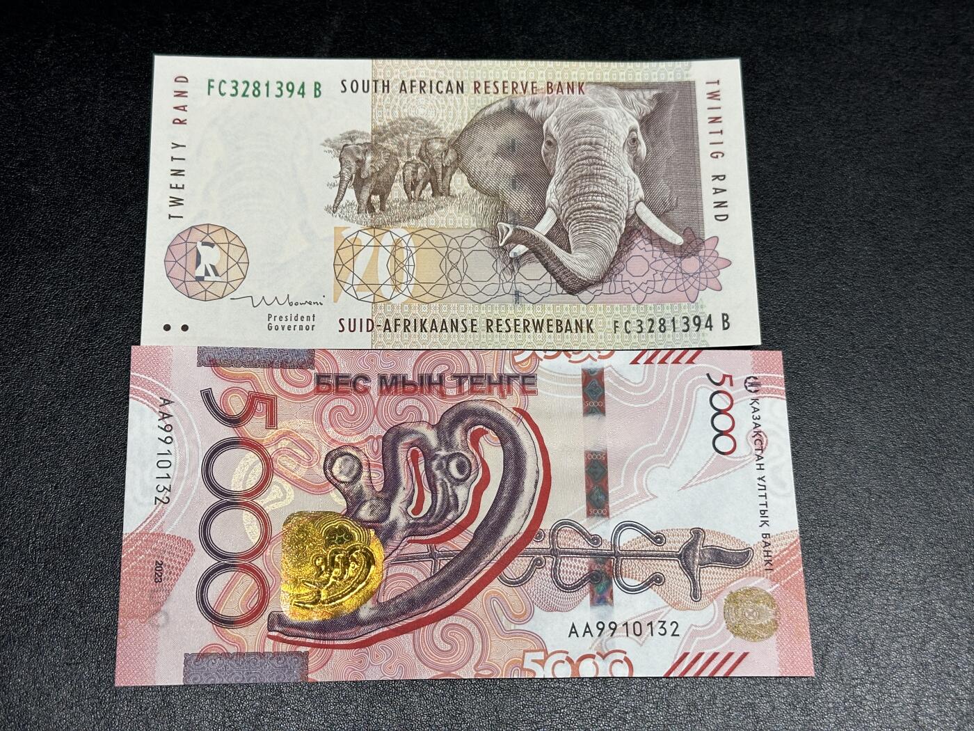 《外钞收藏家》第三百九十八期 南非20兰特+哈萨克斯坦5000 两张一起 全新UNC