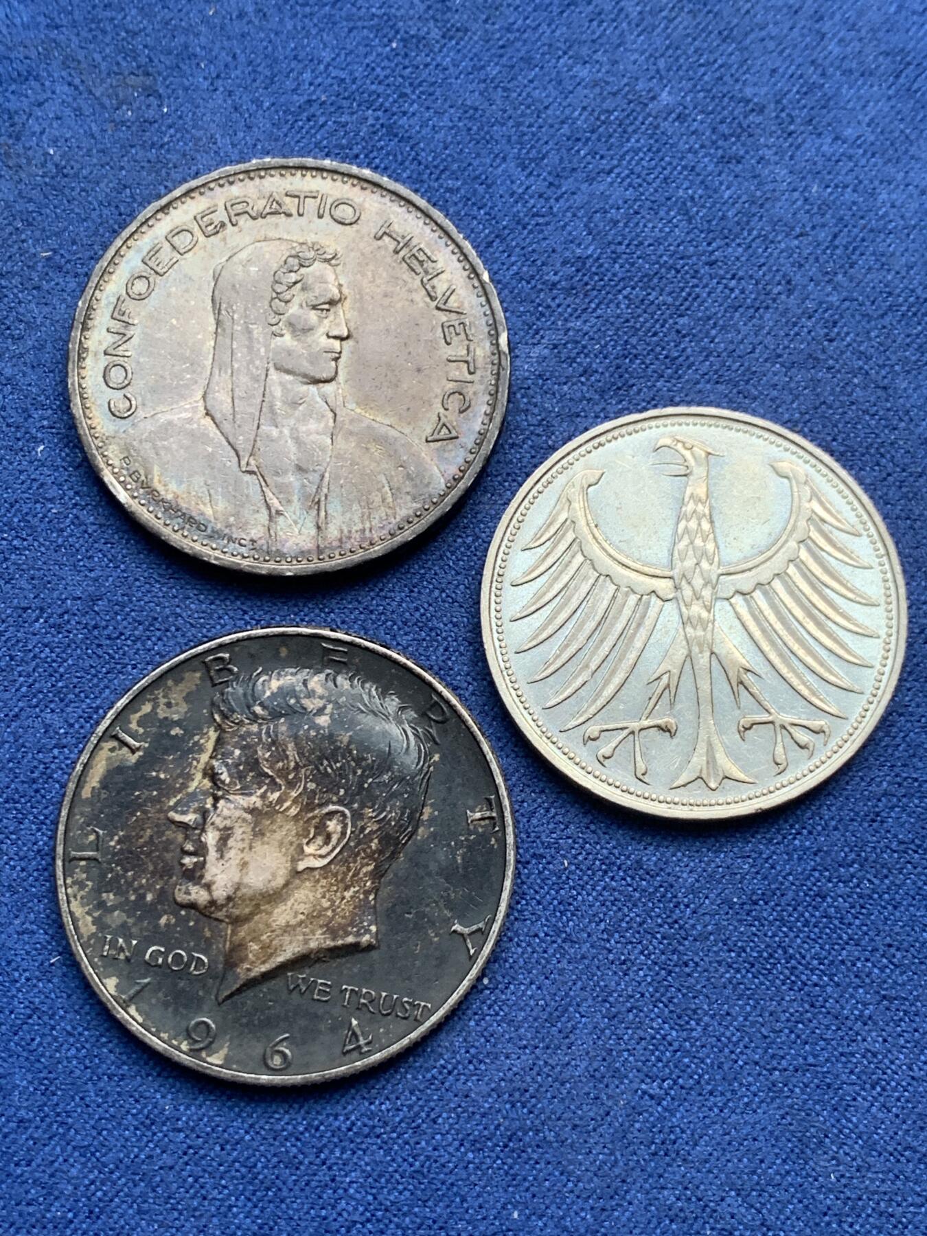 《竞宝斋》第294场- 周日，周一  2场连拍 （全场包邮） 3枚一组 瑞士1932年5法郎银币+美国1964年肯尼迪半美元银币+德国1958年5马克银币