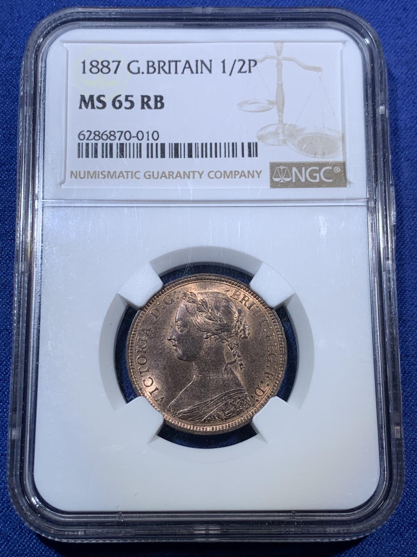 《竞宝斋》第294场- 周日，周一  2场连拍 （全场包邮） NGC MS65RB 英国1887年小维1/2便士铜币 状态很好 不错的的分数