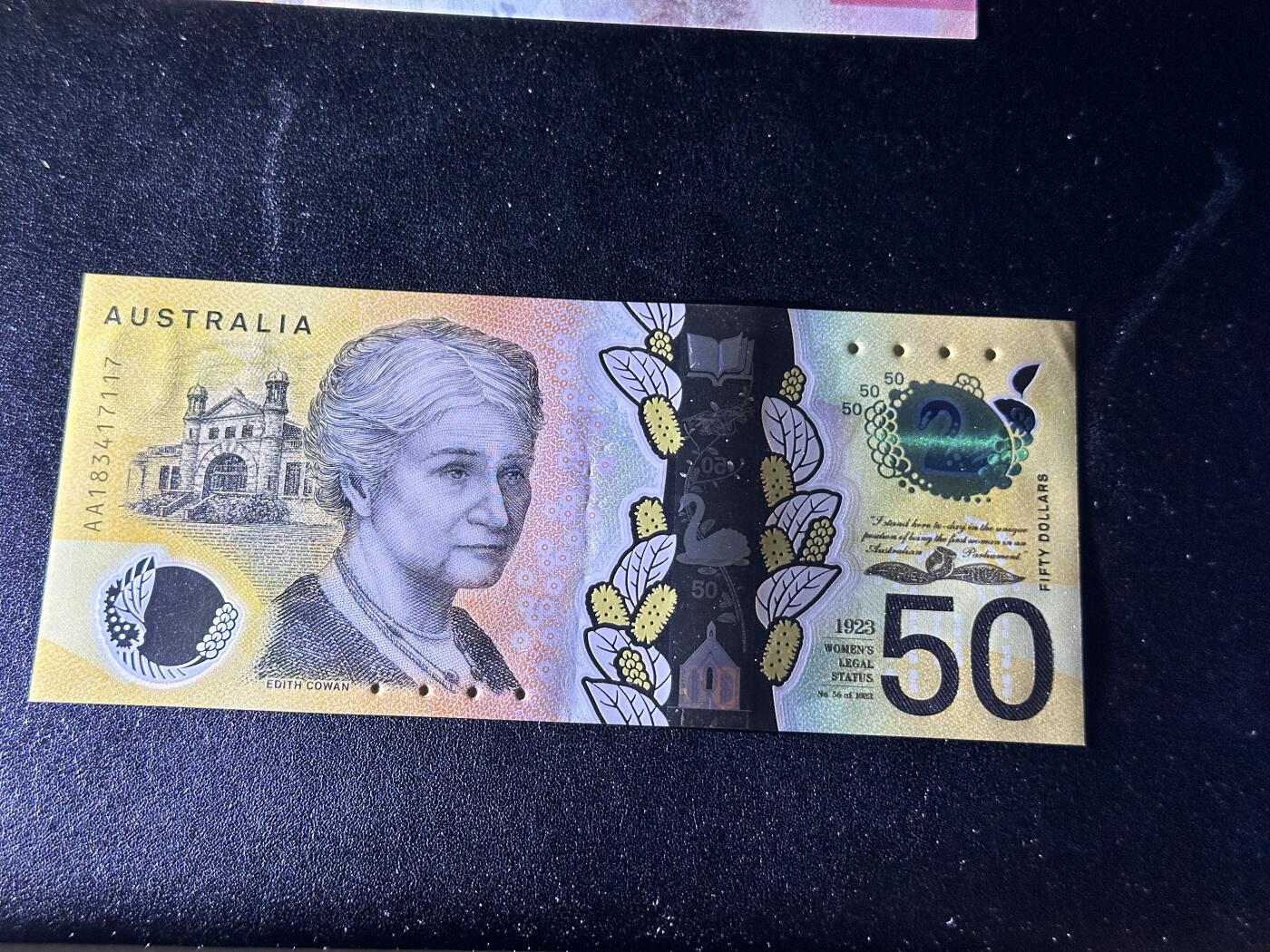 《外钞收藏家》第三百九十八期 2018年澳大利亚50元 AA冠 全新UNC 轻微点钞痕