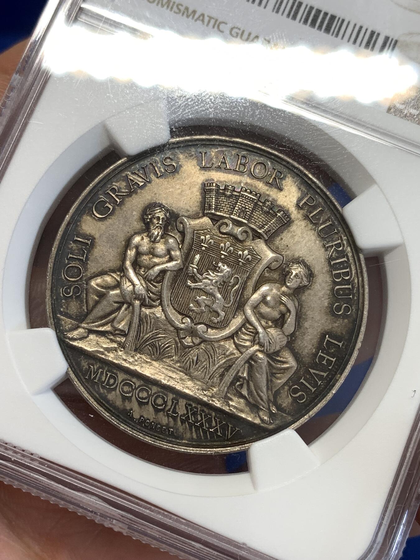 《竞宝斋》第294场- 周日，周一  2场连拍 （全场包邮） NGC MS64  1885年法国里昂火灾保险 首见品，双面图案精美绝伦，火蝾螈漂亮。值得收藏。直径36mm、重21.13克