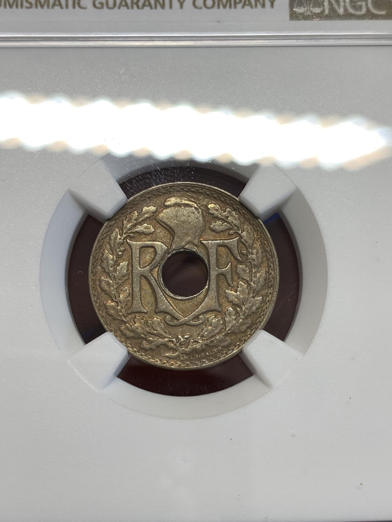 《竞宝斋》第294场- 周日，周一  2场连拍 （全场包邮） NGC AU58 法国1919年5分中孔镍币 深红色包浆炫彩