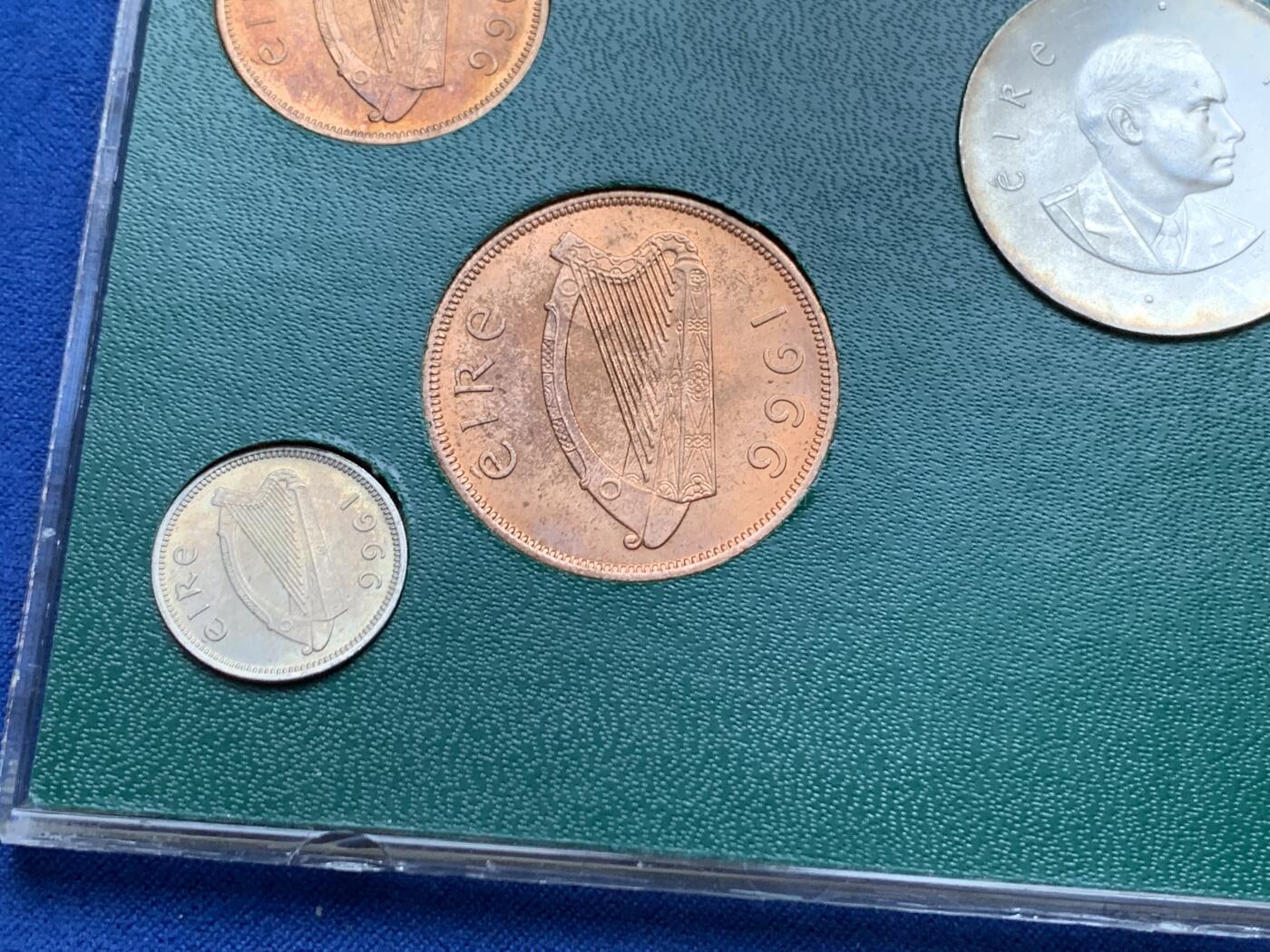 《竞宝斋》第294场- 周日，周一  2场连拍 （全场包邮） 1966年爱尔兰流通银镍铜套币大全 经典的动物系列铜币镍币+都柏林起义纪念银币，全部未使用品，铜币全部原铜光，册装极少