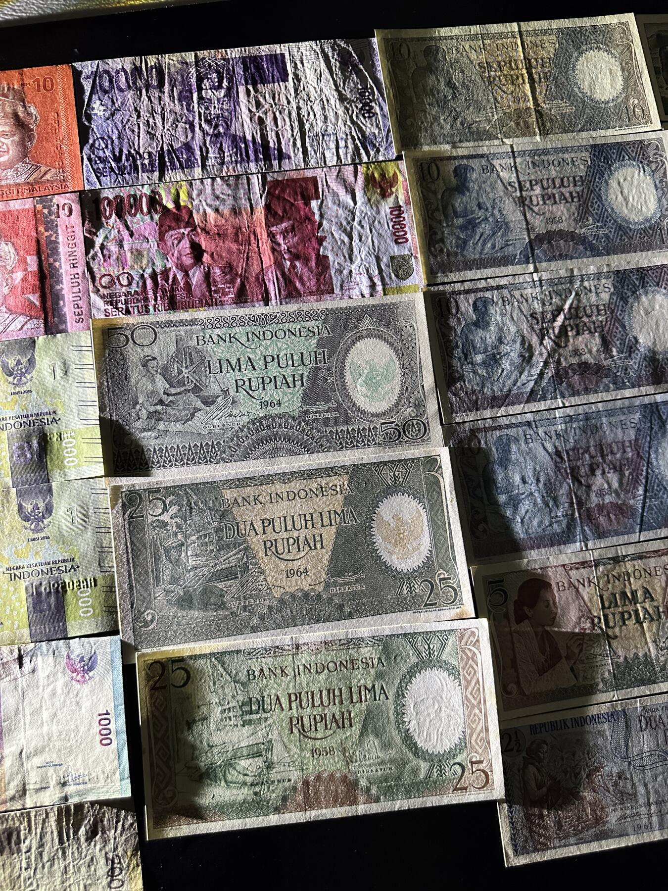 《外钞收藏家》第三百九十八期 22张马来和印尼的旧纸币 品相如图