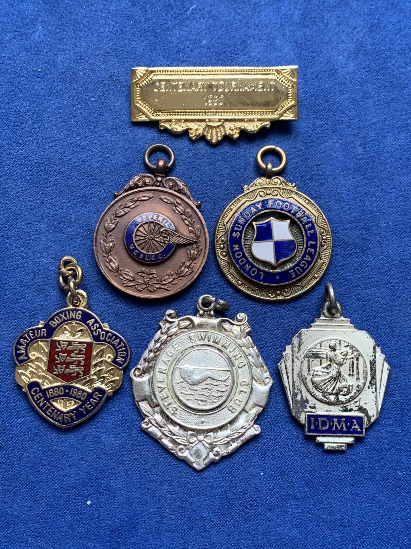 《竞宝斋》第294场- 周日，周一  2场连拍 （全场包邮） 外国纪念章一组 细节见图