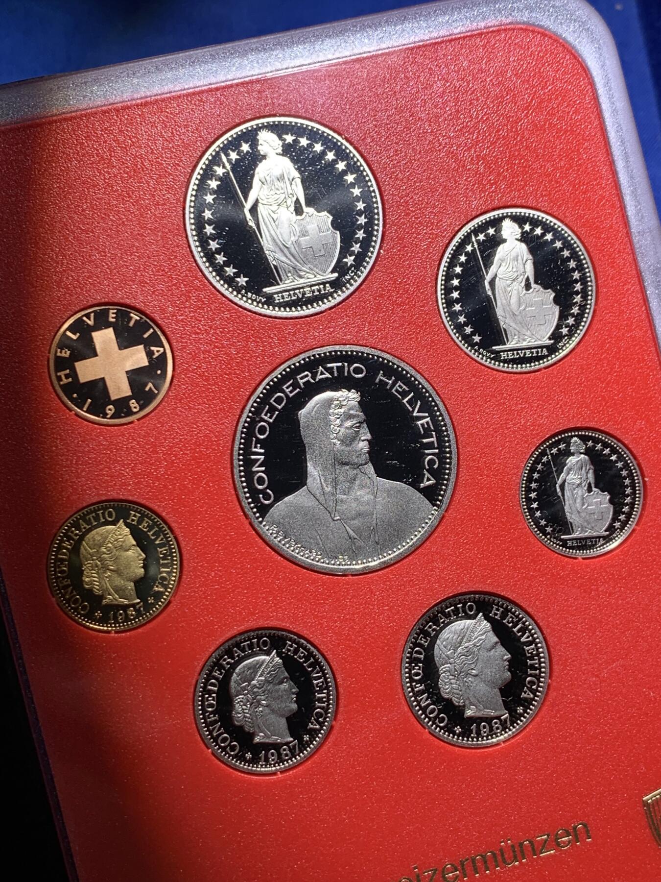 《竞宝斋》第294场- 周日，周一  2场连拍 （全场包邮） 瑞士 1987年 8枚套 原装精制套币