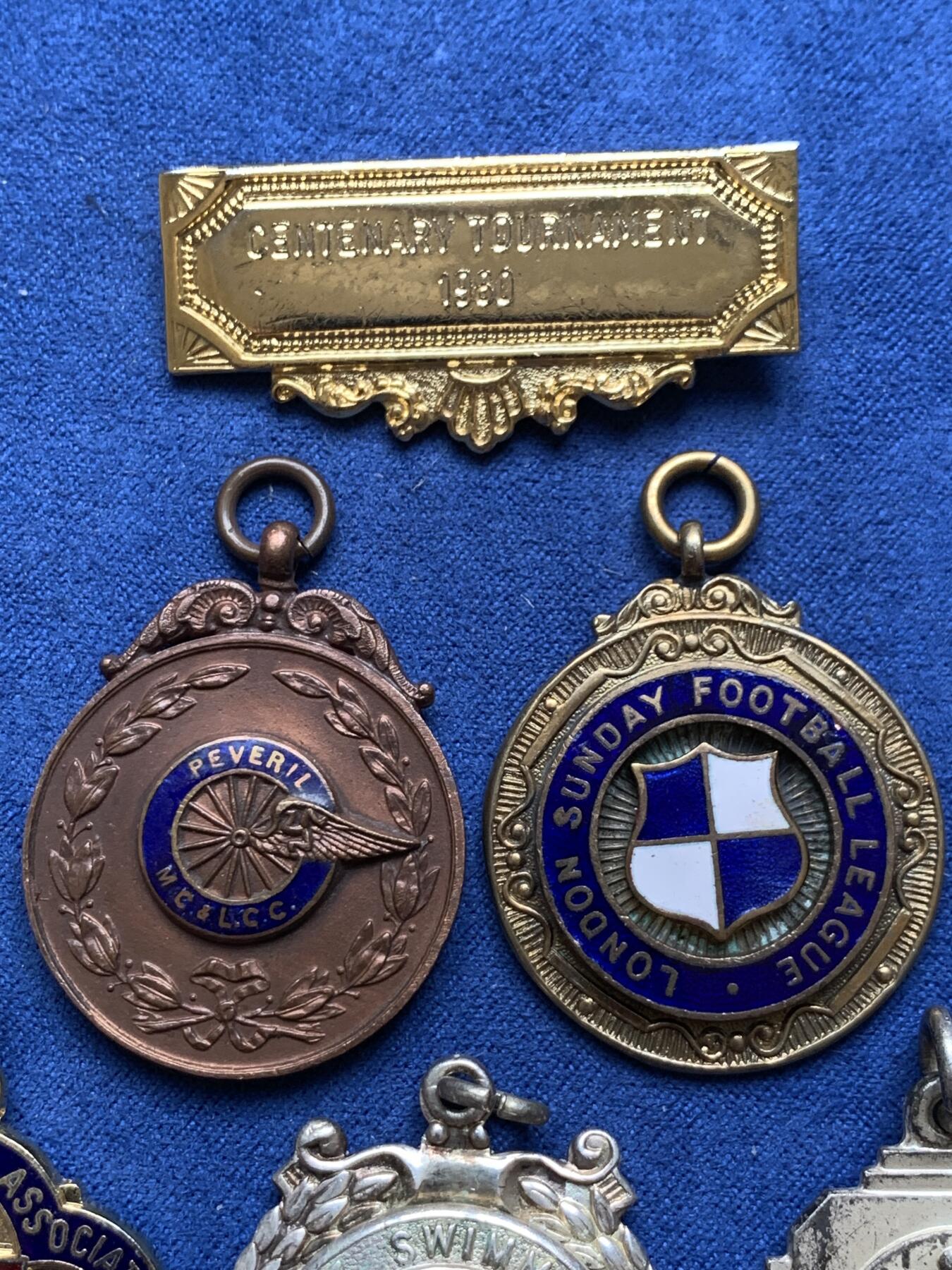 《竞宝斋》第294场- 周日，周一  2场连拍 （全场包邮） 外国纪念章一组 细节见图