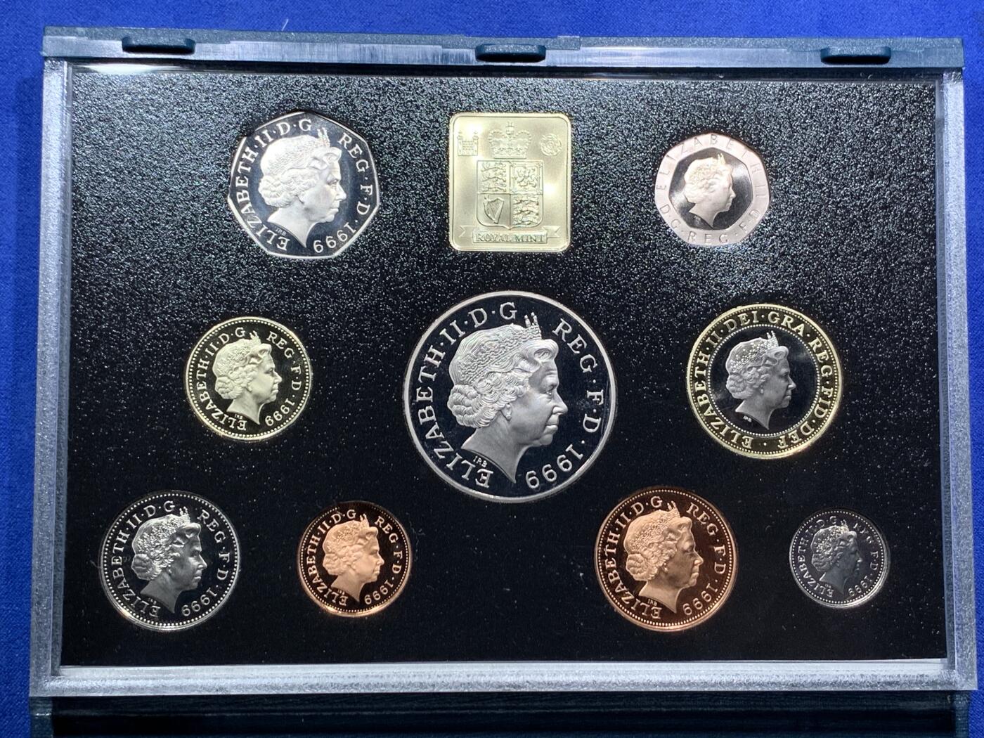 《竞宝斋》第294场- 周日，周一  2场连拍 （全场包邮） 1999 英国官方PS 原盒证 1 2 5镑均为纪念币