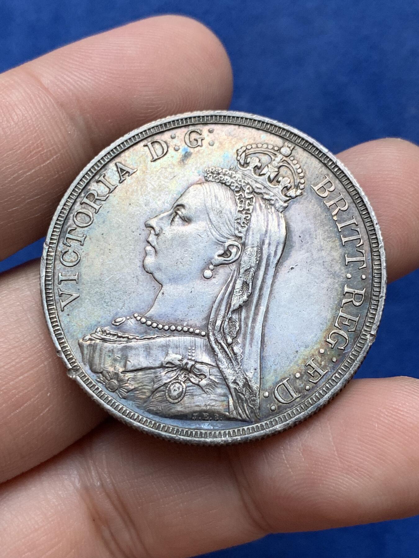 《竞宝斋》第294场- 周日，周一  2场连拍 （全场包邮） 英国 1887 维多利亚 高冠版 马剑大银币 包浆不错 细节见图