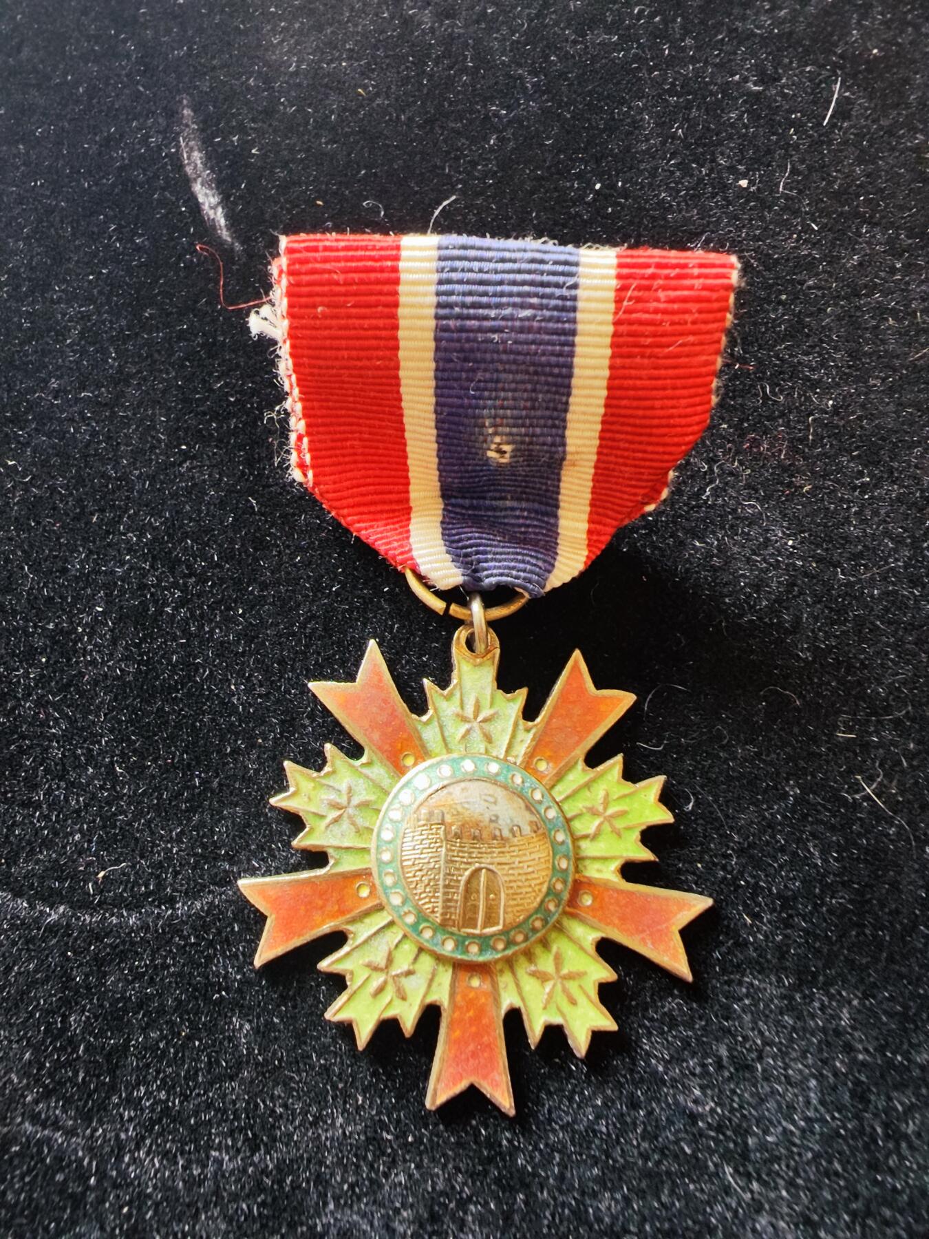 历代徽章29 陆海空军甲种一等民千城奖章（4126号）