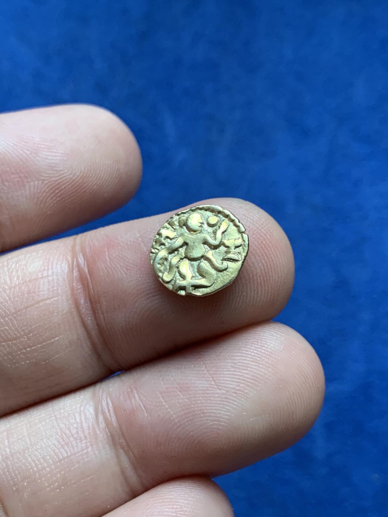 《竞宝斋》第294场- 周日，周一  2场连拍 （全场包邮） 锡兰985-1014拉贾一世1/4卡哈瓦努金币 1.07g