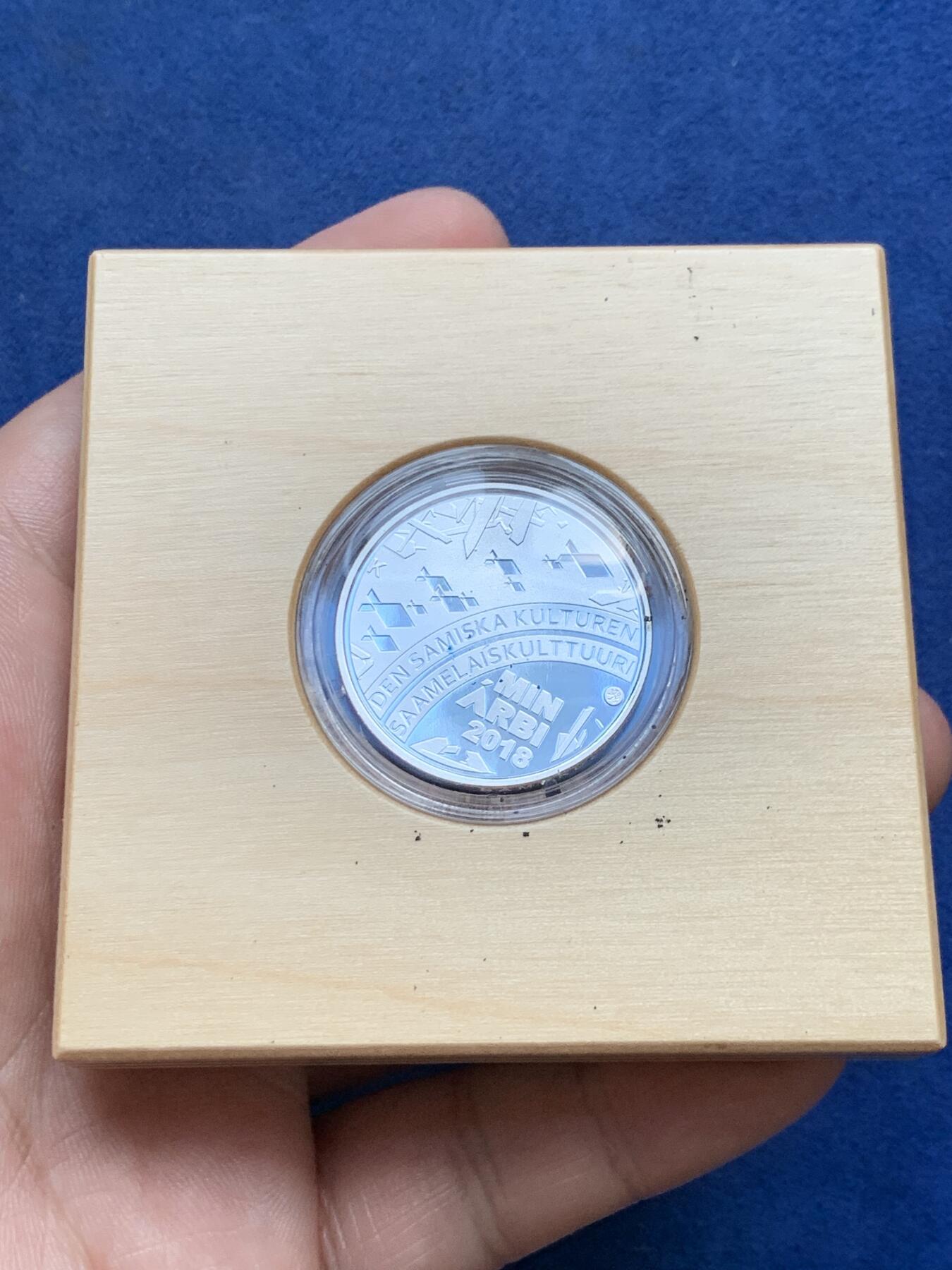 《竞宝斋》第294场- 周日，周一  2场连拍 （全场包邮） 2018年 芬兰 10欧元 撒西咪文化纪念 发行数量：8000 银0.5 10克 原盒证