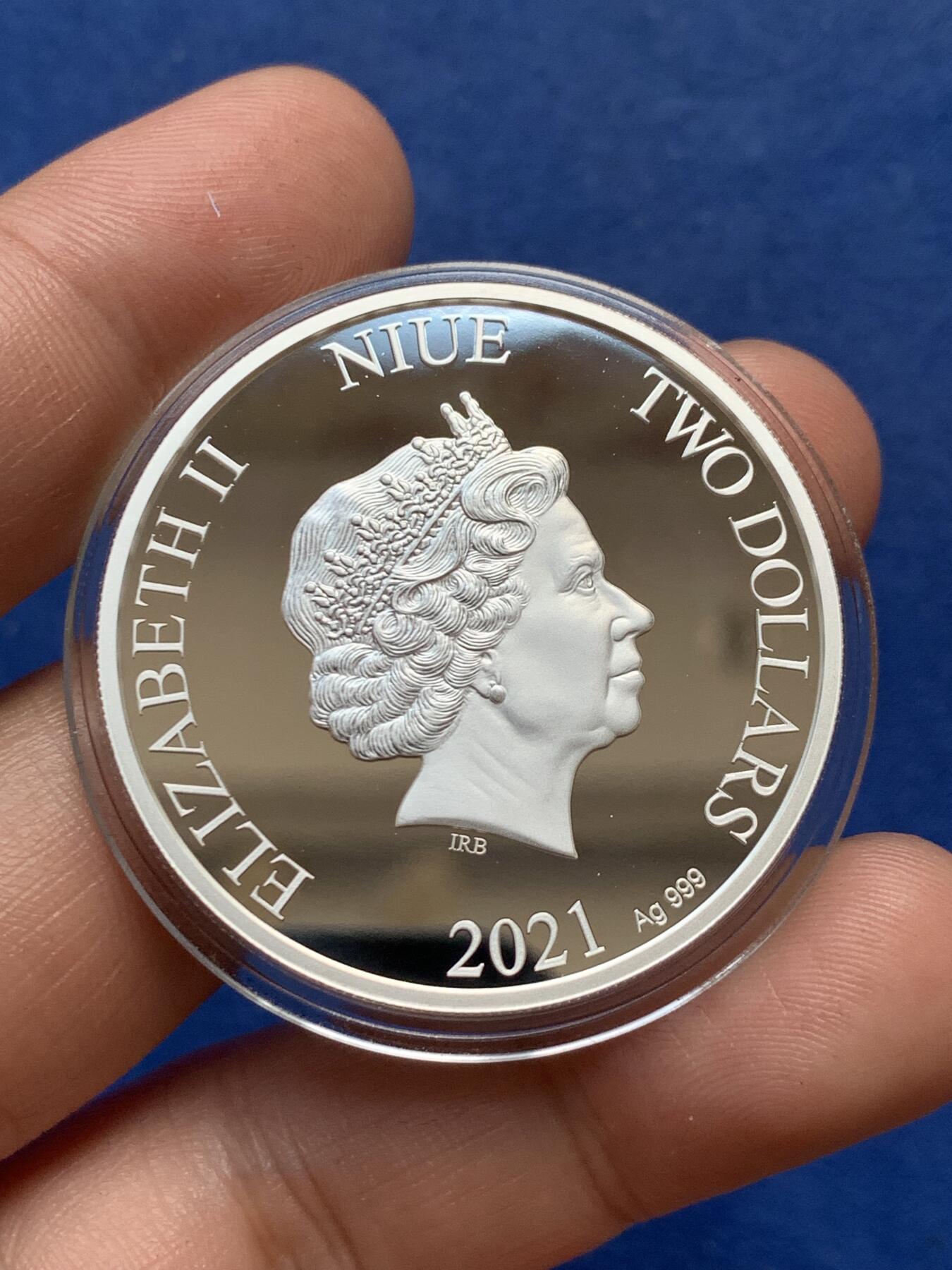 《竞宝斋》第294场- 周日，周一  2场连拍 （全场包邮） 纽埃2021年电子邮件50周年2元纪念银币 一盎司999银 发行量仅500枚 币面回车键的设计富有新意