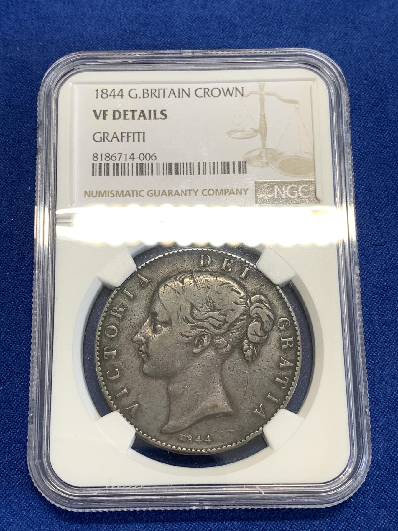 《竞宝斋》第294场- 周日，周一  2场连拍 （全场包邮） NGC VFD 英国 1844年 年轻版 维多利亚女王 克朗大银币 炭黑包浆 细节优秀