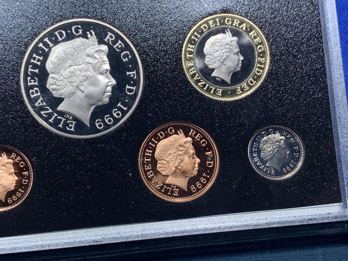 《竞宝斋》第294场- 周日，周一  2场连拍 （全场包邮） 1999 英国官方PS 原盒证 1 2 5镑均为纪念币