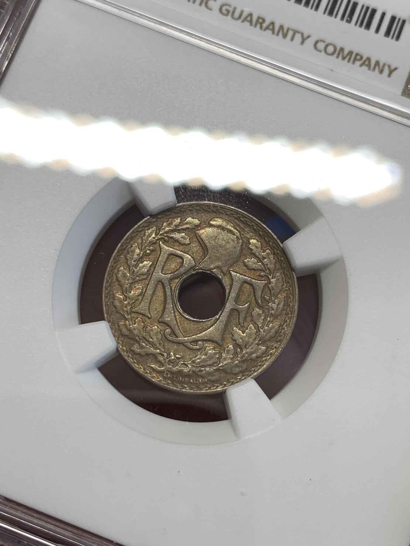 《竞宝斋》第294场- 周日，周一  2场连拍 （全场包邮） NGC AU58 法国1919年5分中孔镍币 深红色包浆炫彩