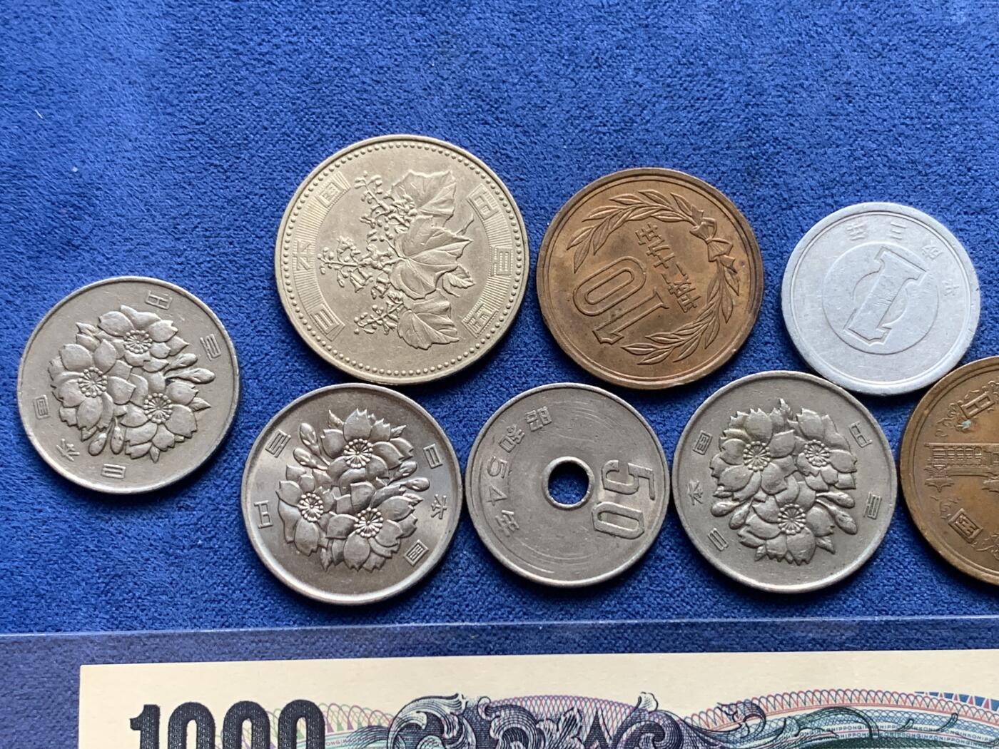 《竞宝斋》第294场- 周日，周一  2场连拍 （全场包邮） 日本旧版1000日元纸币一张+硬币12枚 均为流通品相