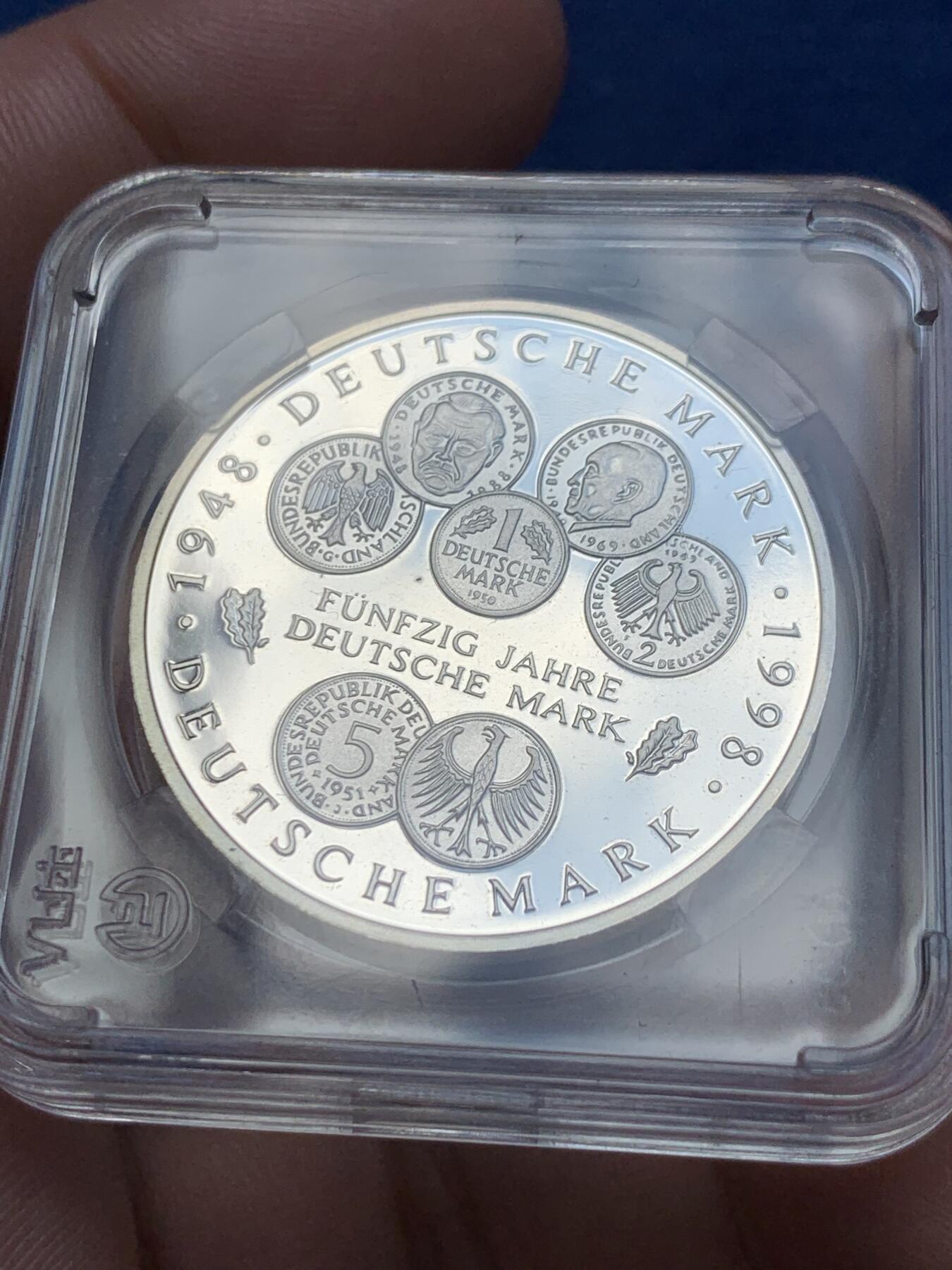 《竞宝斋》第294场- 周日，周一  2场连拍 （全场包邮） 德国1998年马克发行50周年10马克精制纪念银币 币中币