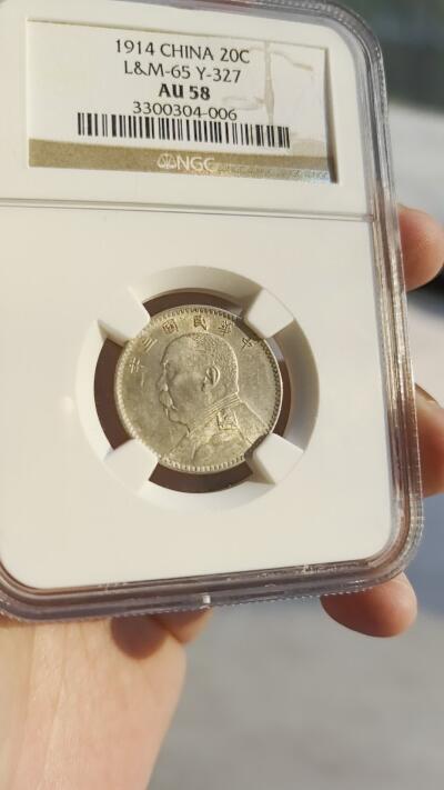 博洋堂世界钱币拍卖第086期（全场包邮） NGC AU58 民国三年中央版袁世凯像贰角银币，黄油彩车轮转光状态极佳，NGC早期老盒明显低评，状态远超过手的P58分状态，目测接近p61-62状态。感兴趣的可以拿去砸盒搏分。中央版制作精良，数量也远少于福建版