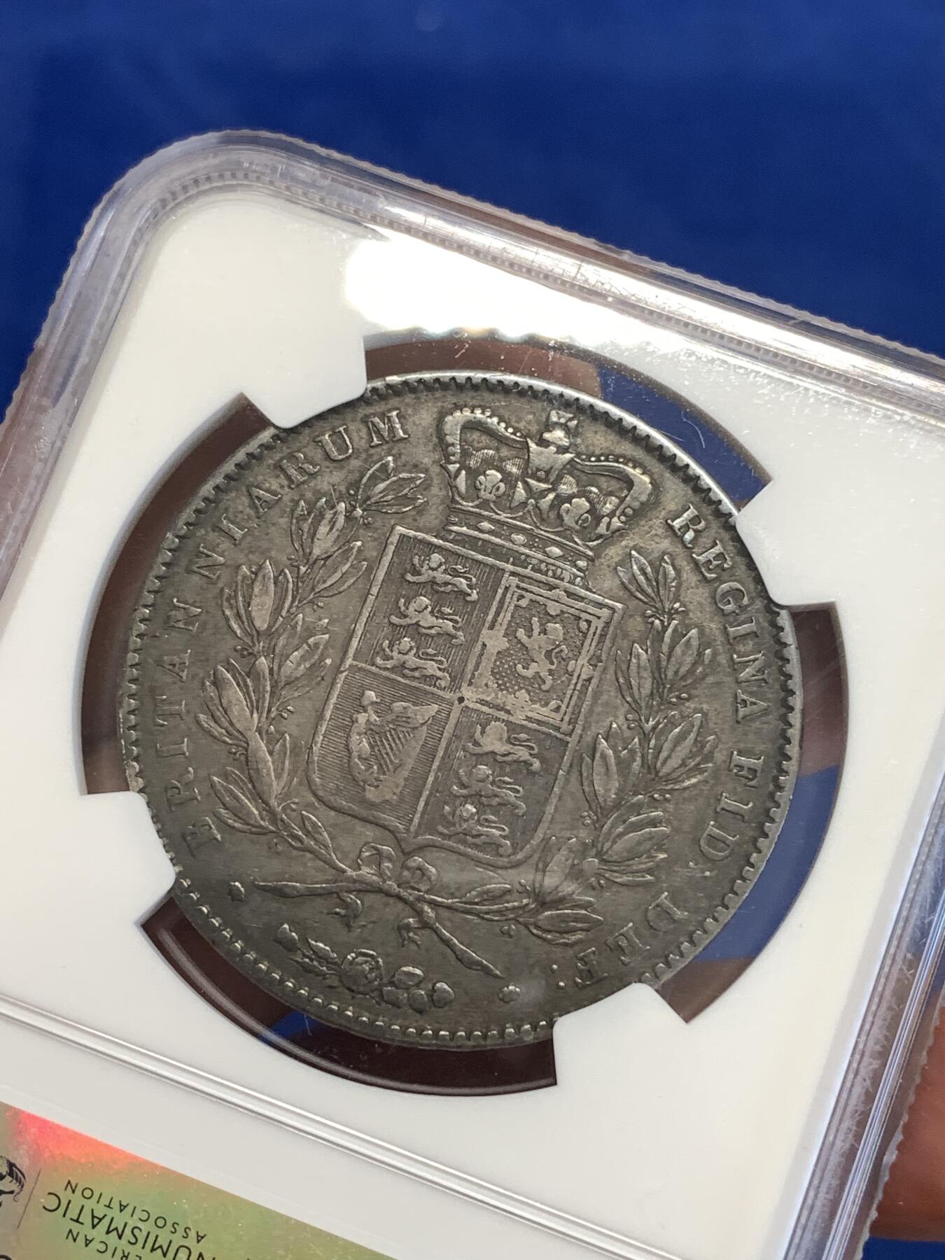 《竞宝斋》第294场- 周日，周一  2场连拍 （全场包邮） NGC VFD 英国 1844年 年轻版 维多利亚女王 克朗大银币 炭黑包浆 细节优秀