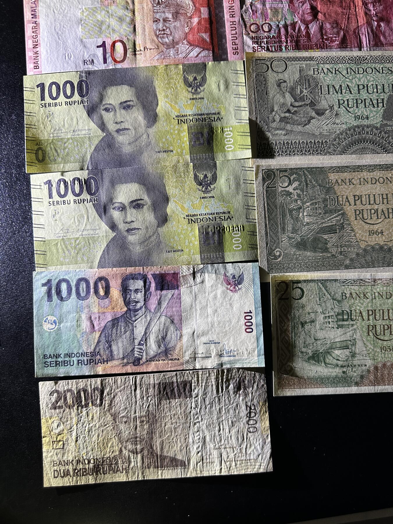 《外钞收藏家》第三百九十八期 22张马来和印尼的旧纸币 品相如图