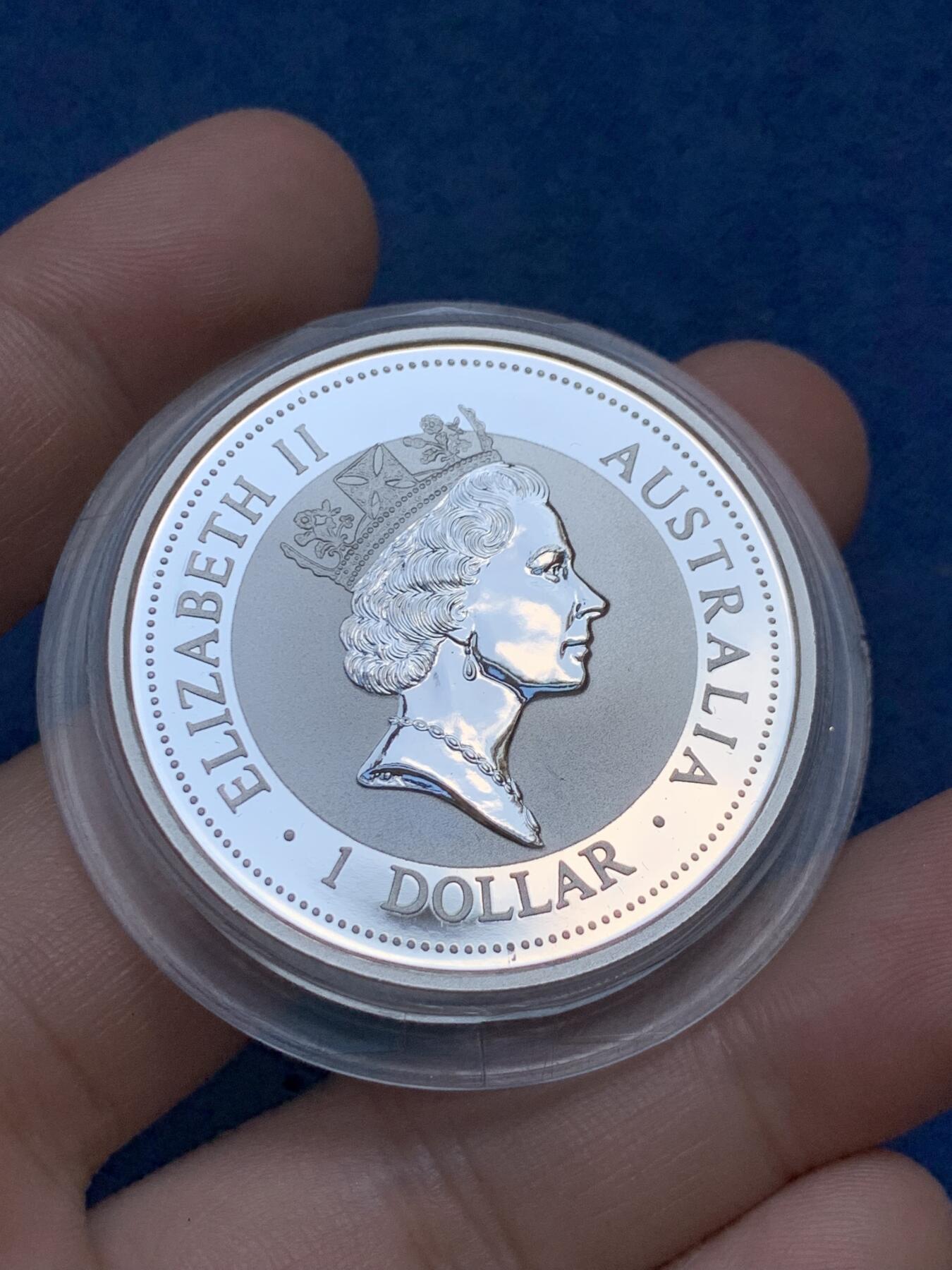 《竞宝斋》第294场- 周日，周一  2场连拍 （全场包邮） 1997年 澳大利亚 1元 翠鸟带黄金熊猫私印 发行数量：15000 银0.999 1盎司 私印是0.5克金 带盒无证