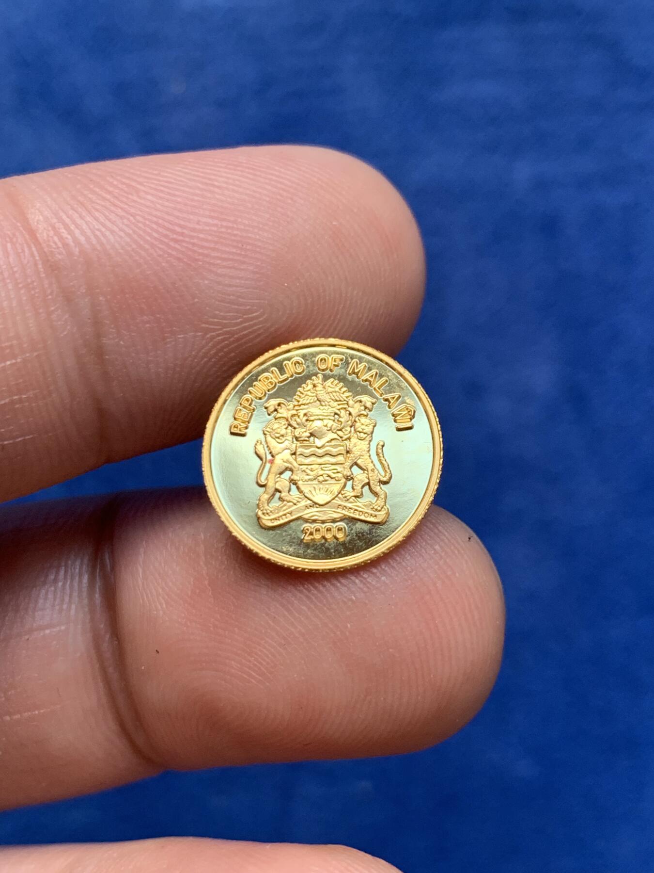 《竞宝斋》第294场- 周日，周一  2场连拍 （全场包邮） 马拉维2000年大象5克瓦查金币 1.24克  999金