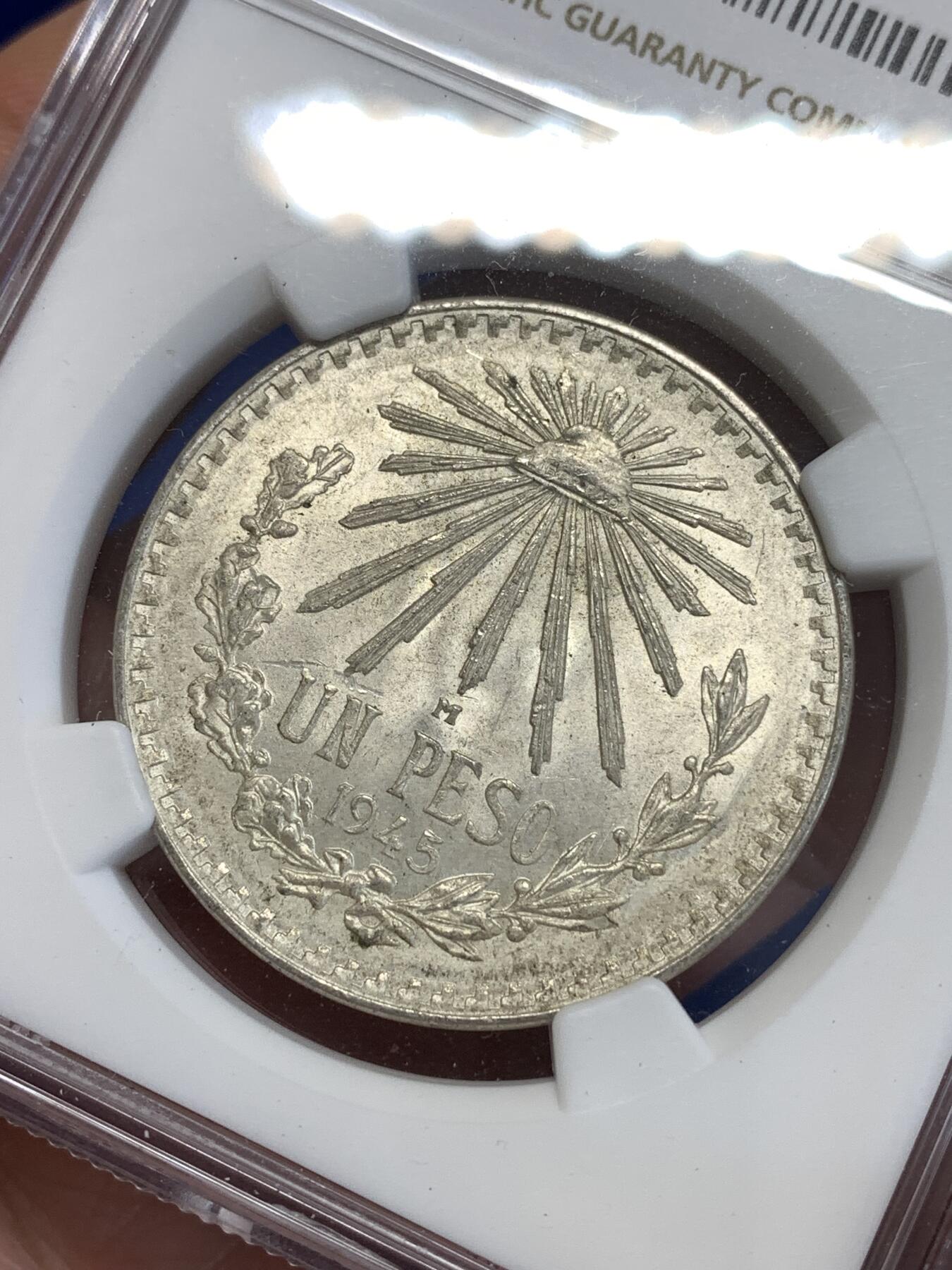 《竞宝斋》第294场- 周日，周一  2场连拍 （全场包邮） NGC MS65 墨西哥1945年鹰洋1比索银币