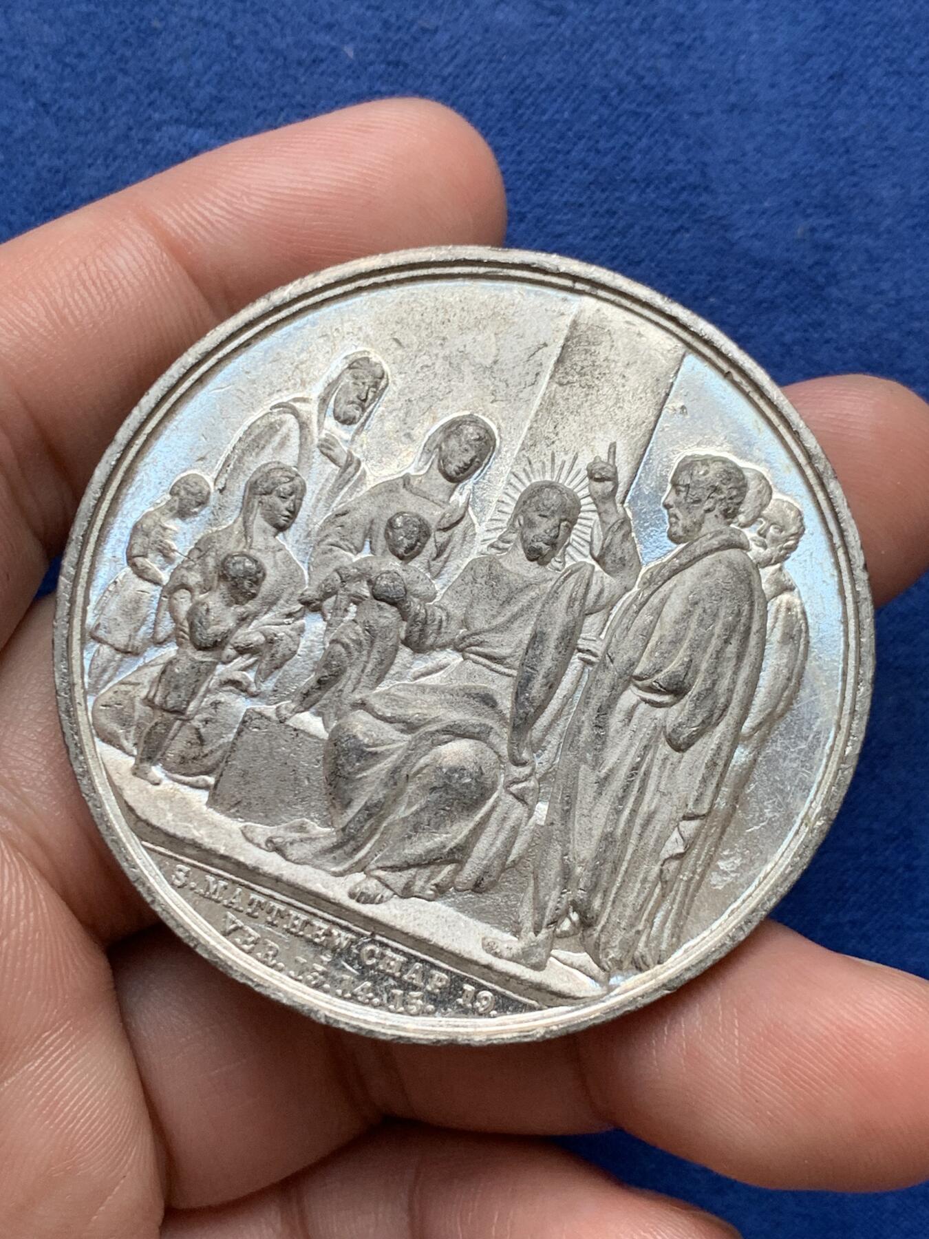 《竞宝斋》第294场- 周日，周一  2场连拍 （全场包邮） 两枚一组 1935乔五+1909宗教纪念章一对 WM金属材质 51.1mm 38.8克 38.5mm19.5克 1935有不平